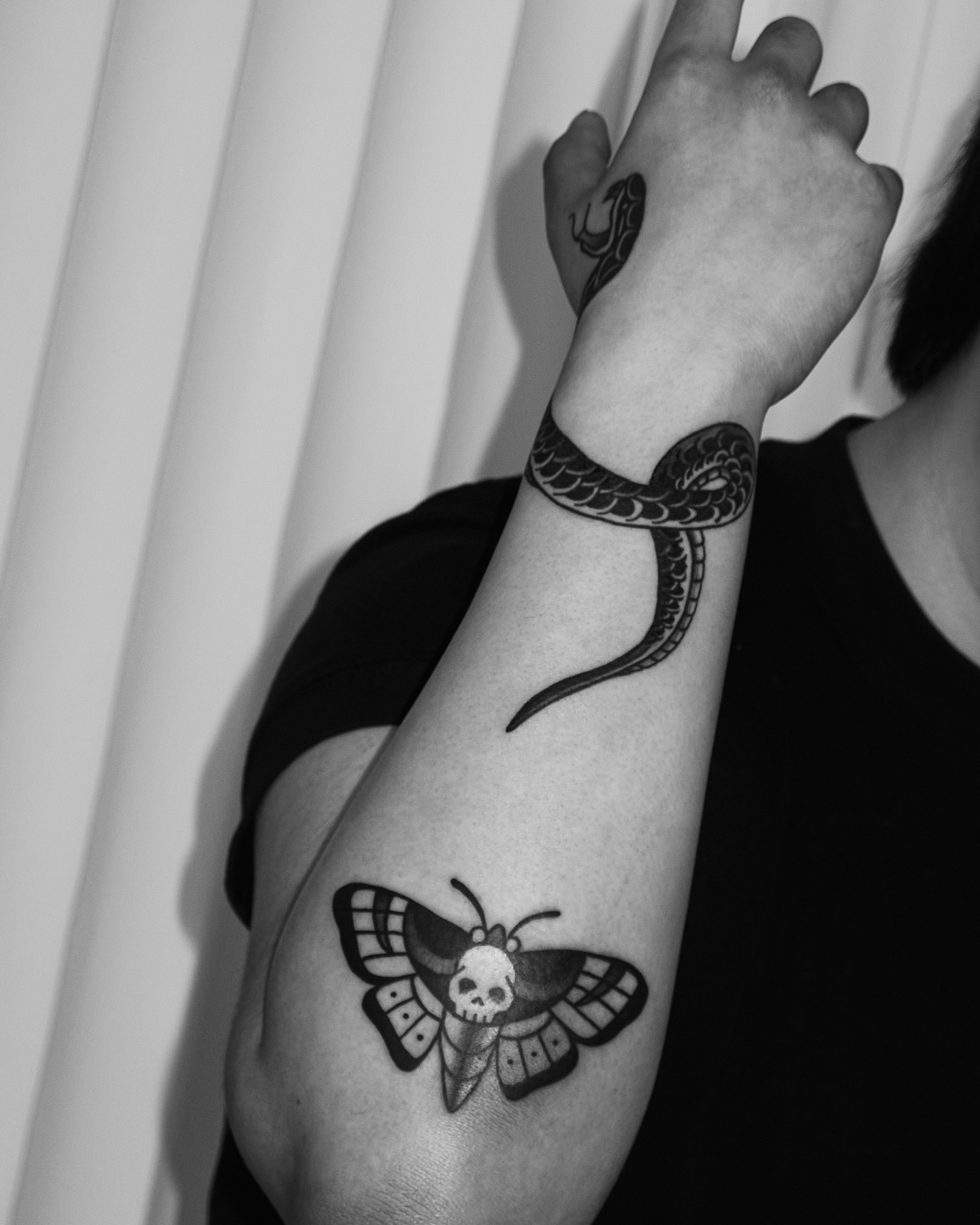 Tattoo by @laukayan_ — black_and_grey