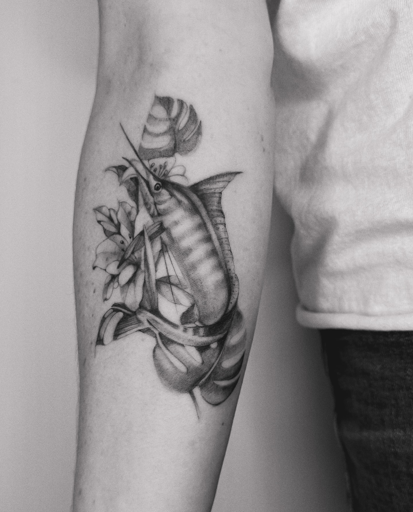 Marlin and flowers realism tattoo on the forearm by Blackwork & microrealism tattoos