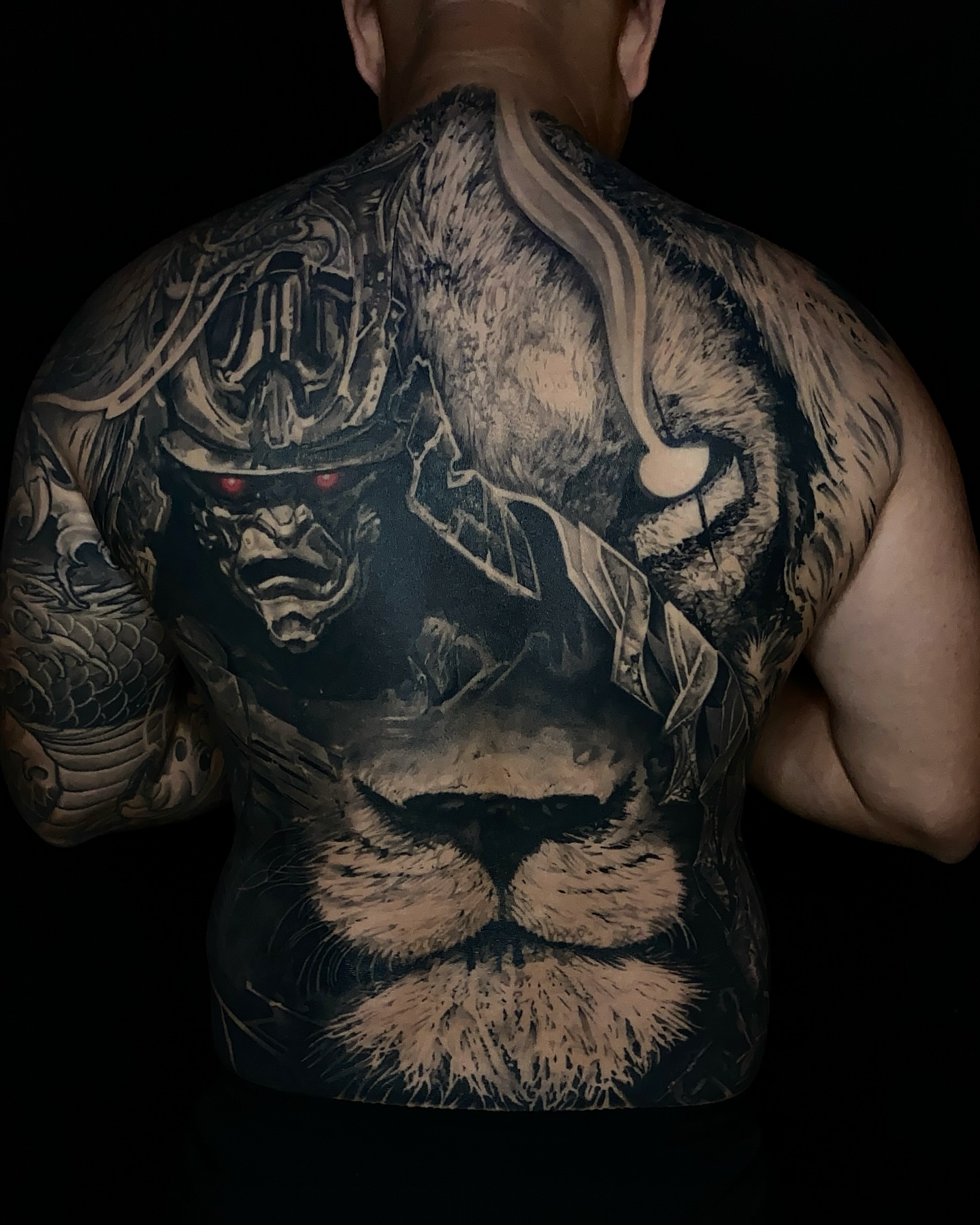 Lion and samurai helmet realism tattoo on the back by Gerardo Brawder