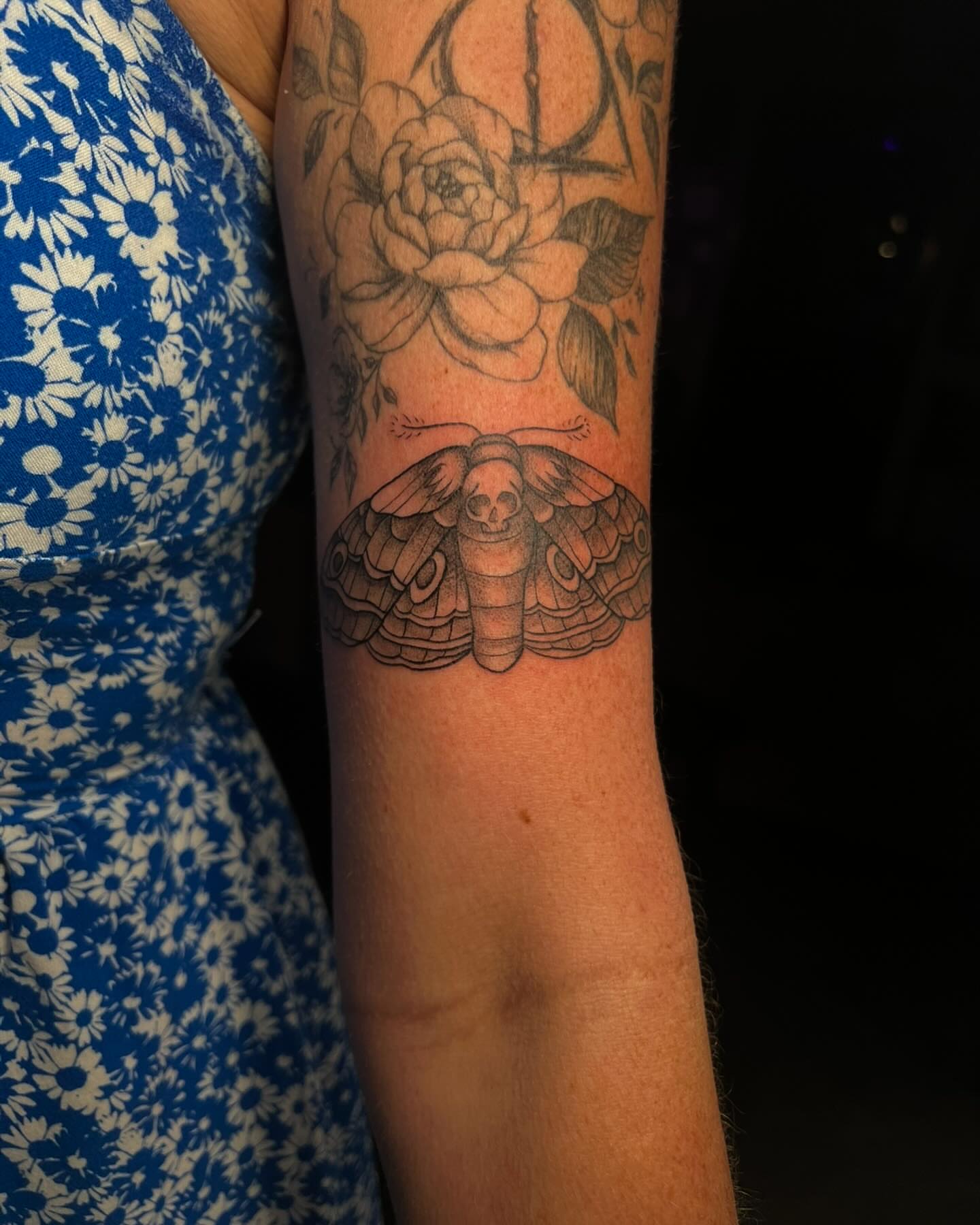 Tattoo by @izzyinktattoos_ — black_and_grey