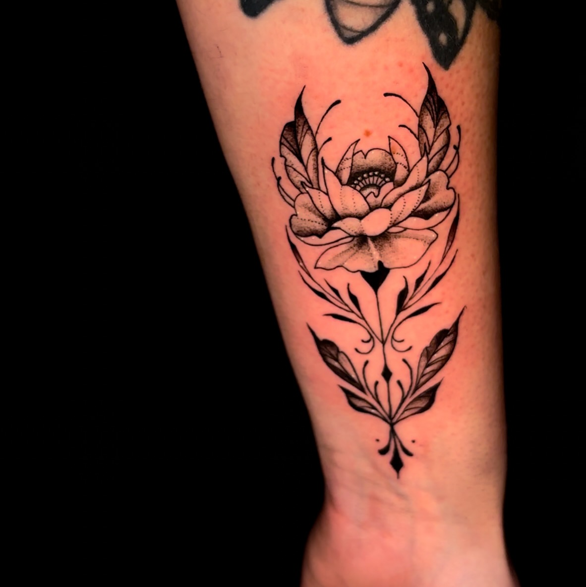 Tattoo by @echevarriatattoo — black_and_grey