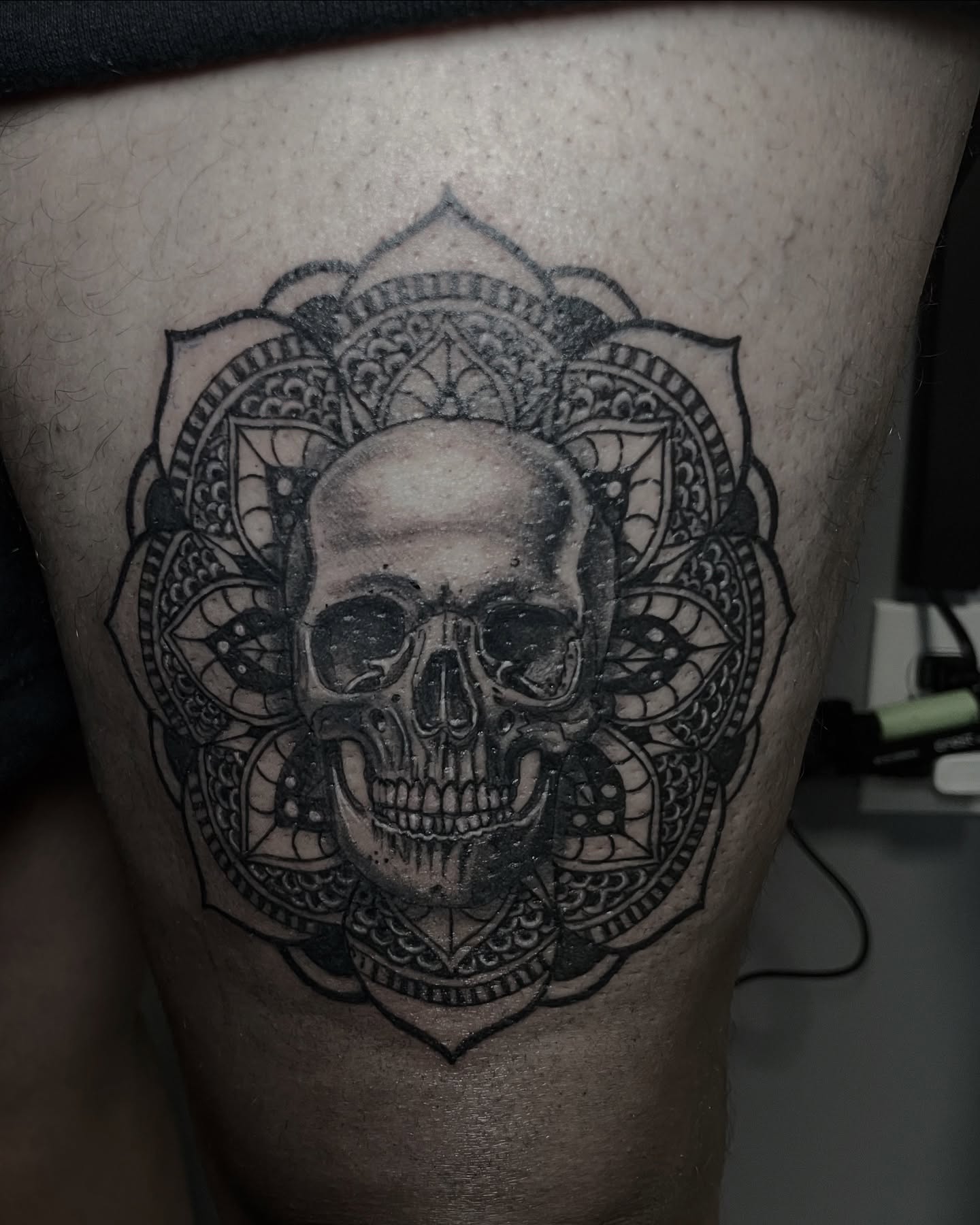 Tattoo by @ladonastinta — black_and_grey, geometric