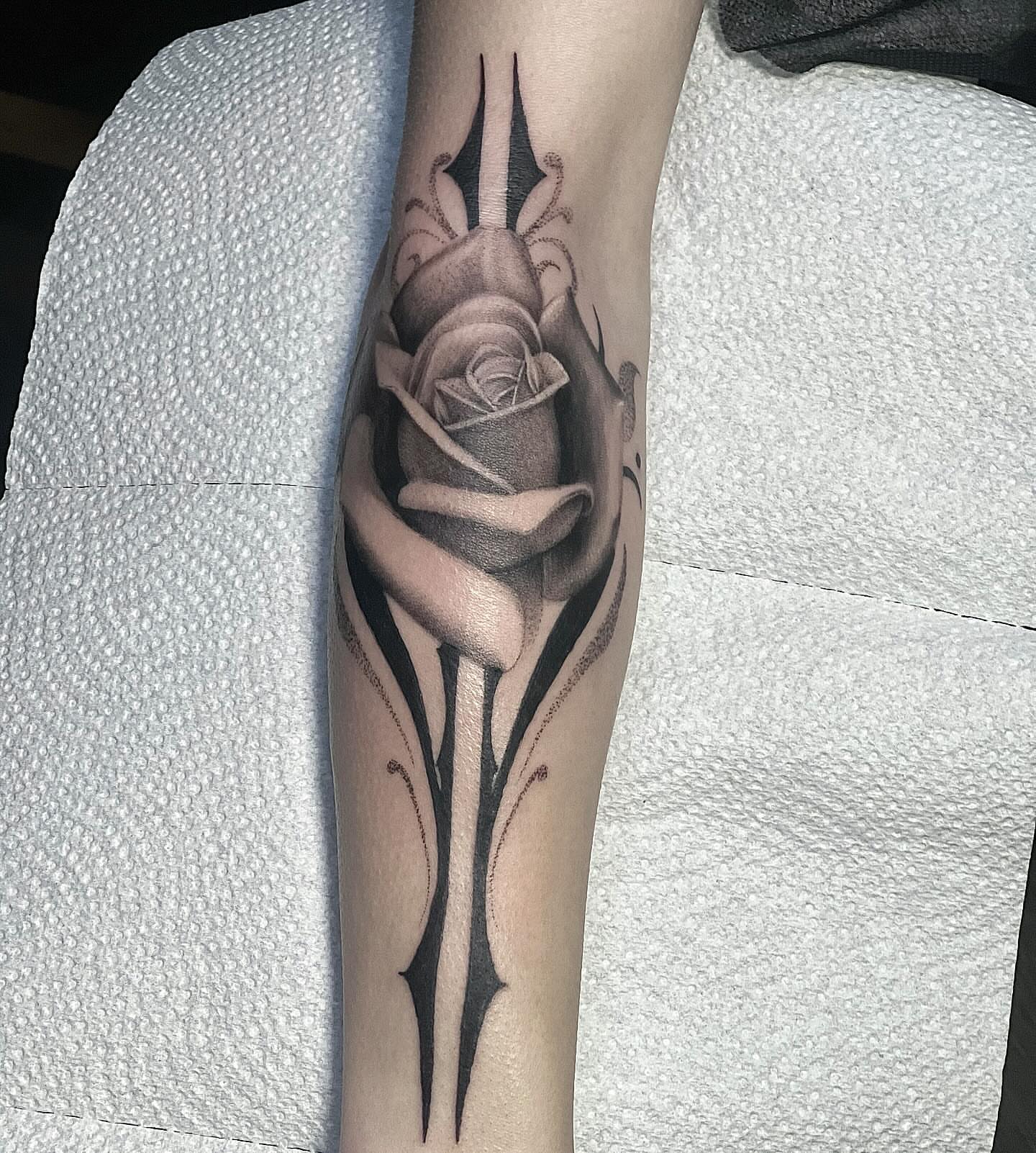 Rose realism tattoo on the forearm by Eric Axle