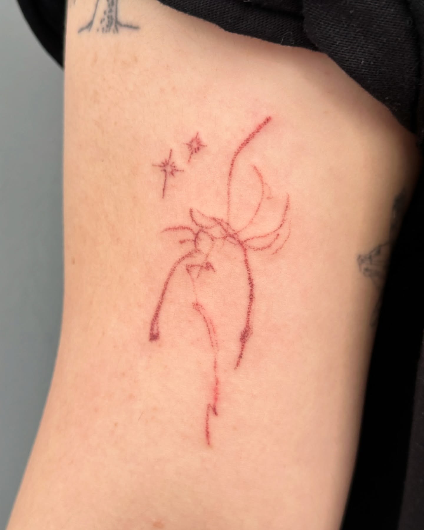 Dancer minimalist tattoo on the forearm by 공일일