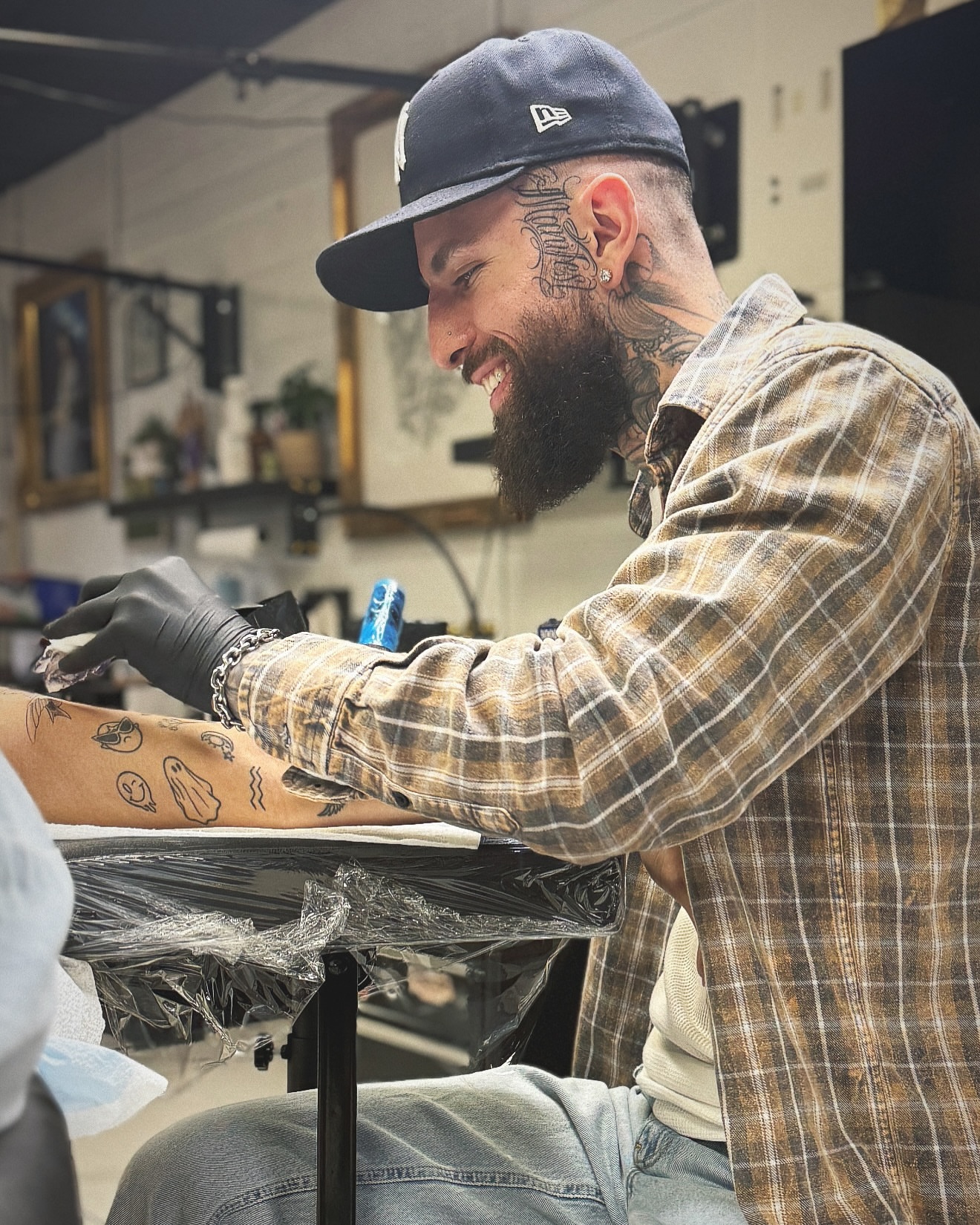 Tattoo artist American traditional tattoo on the upper arm by Angelo Buonanno, Las Vegas, Nevada
