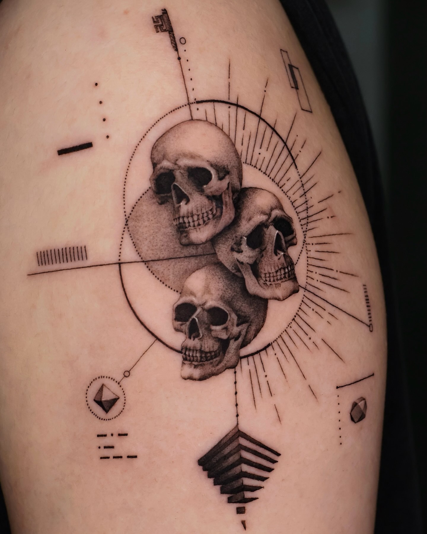 Tattoo by @ej.mireu_ink — black_and_grey, geometric