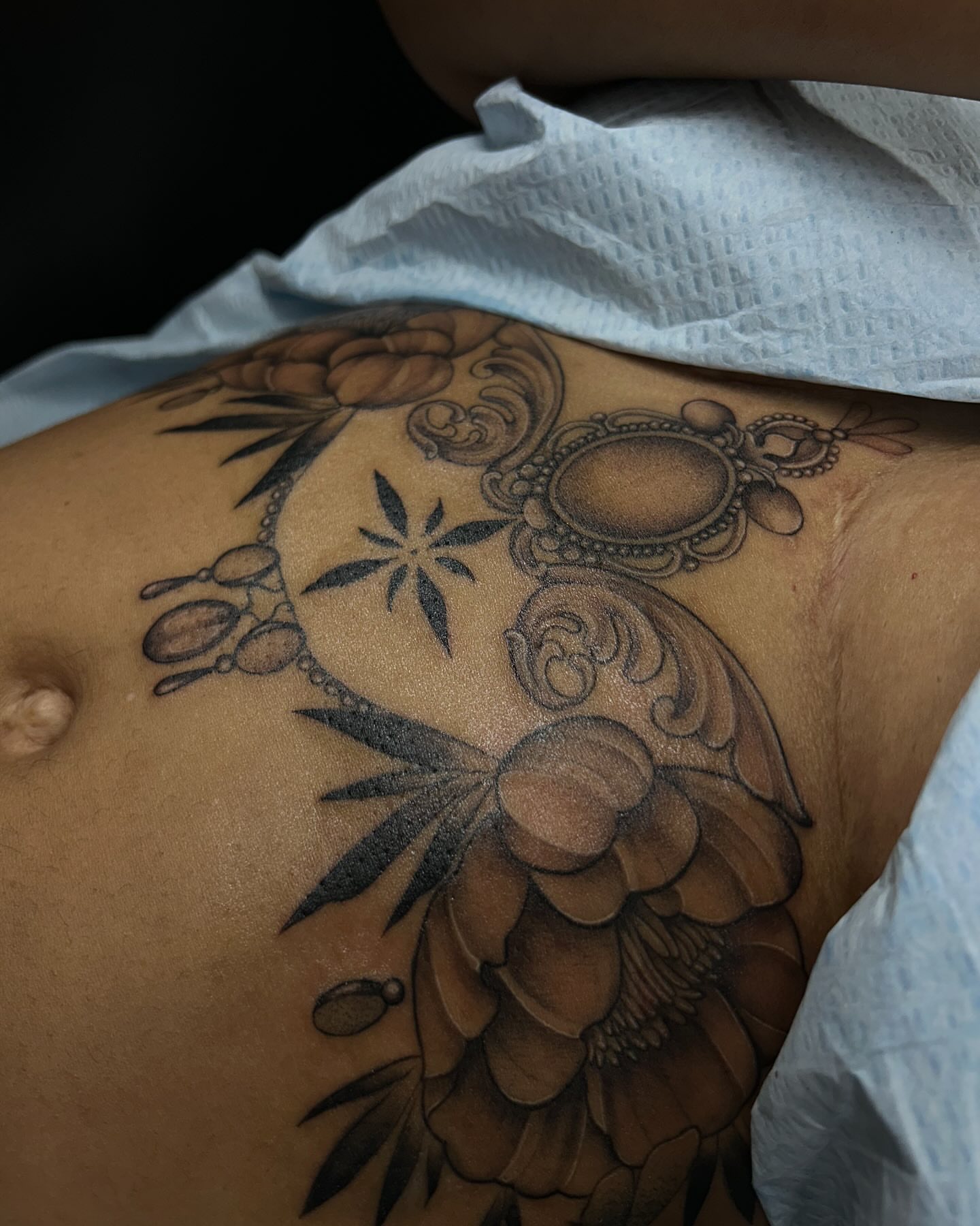 Floral arrangement black and grey tattoo on the ribs by ★𝔗𝔞𝔱𝔱𝔬𝔬𝔰 𝔟𝔶 𝔗𝔢𝔞𝔙𝔞𝔫𝔊𝔬𝔤𝔥 ★