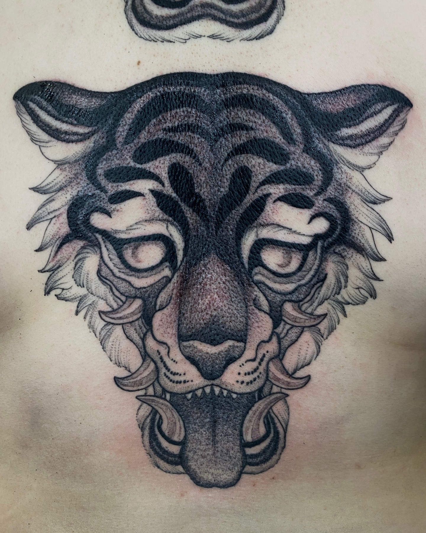 Tattoo by @meluusiine — black_and_grey