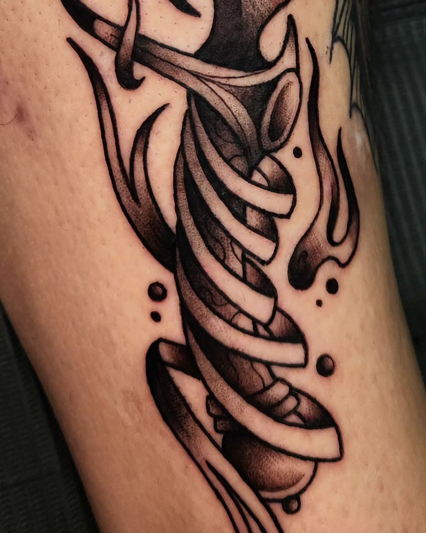 Abstract swirls black and grey tattoo on the forearm by Gavvo