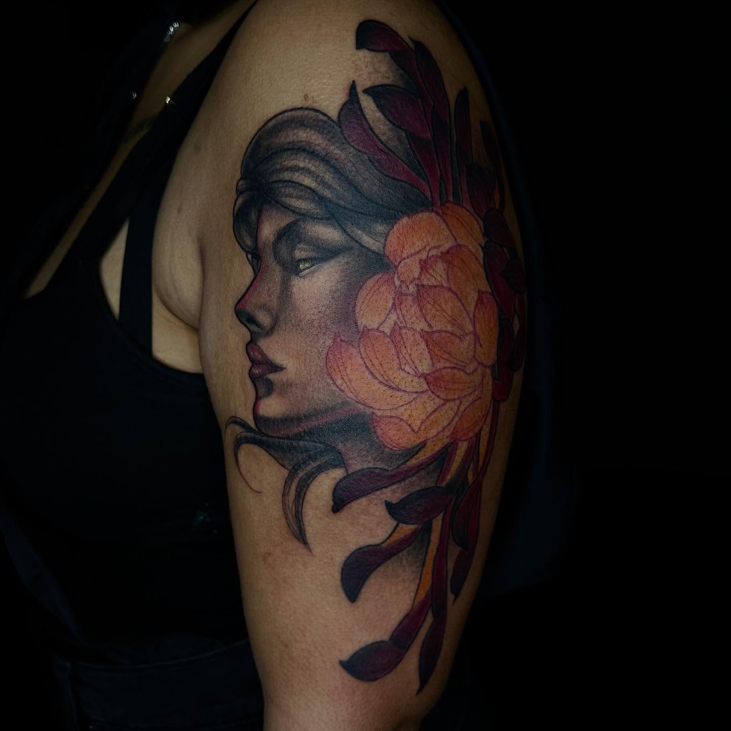 Woman with flowers realism tattoo on the shoulder by Jay Morales