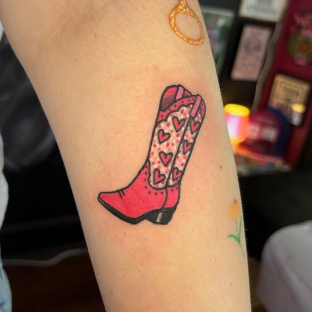 Cowboy boot dotwork tattoo on the forearm by π
π―π’π«π«π πππΆπ©π¬π―