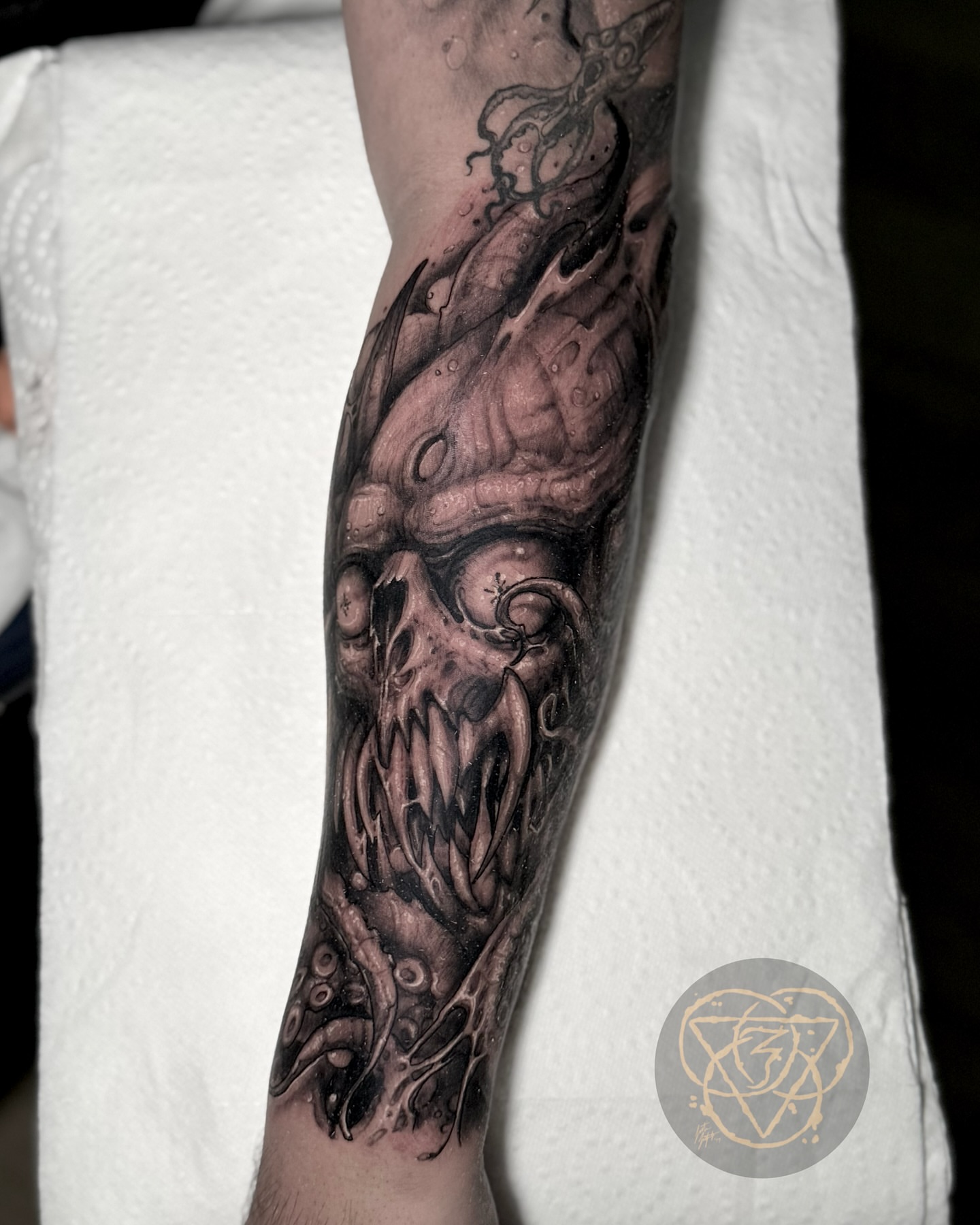 Skull dark realism tattoo on the forearm by Justin (iam3) Leifeste