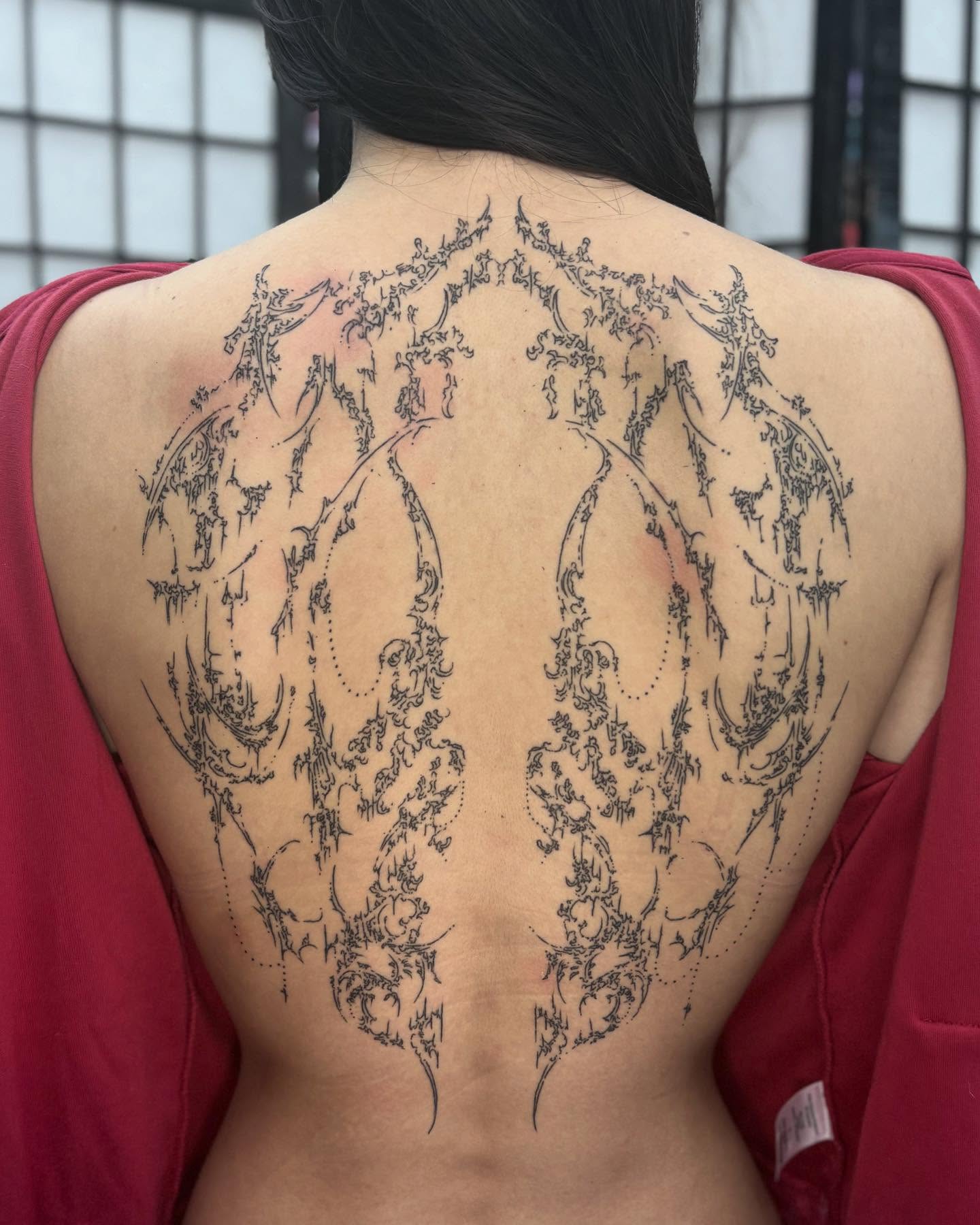 Abstract design black and grey tattoo on the back by Tattoos by Tessa