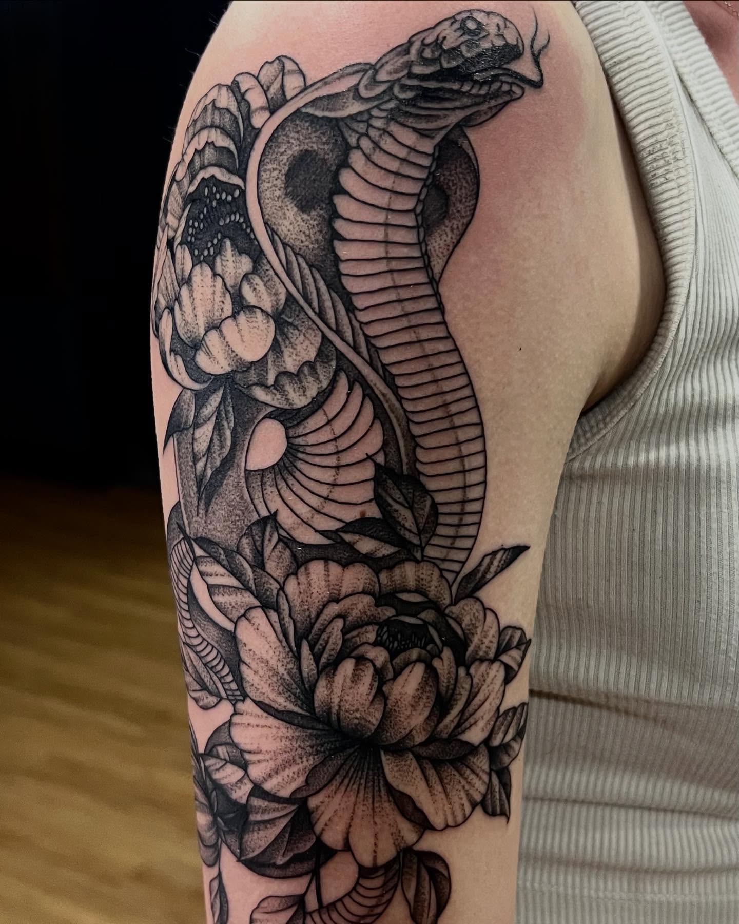 Tattoo by @steventefft — dotwork, black_and_grey