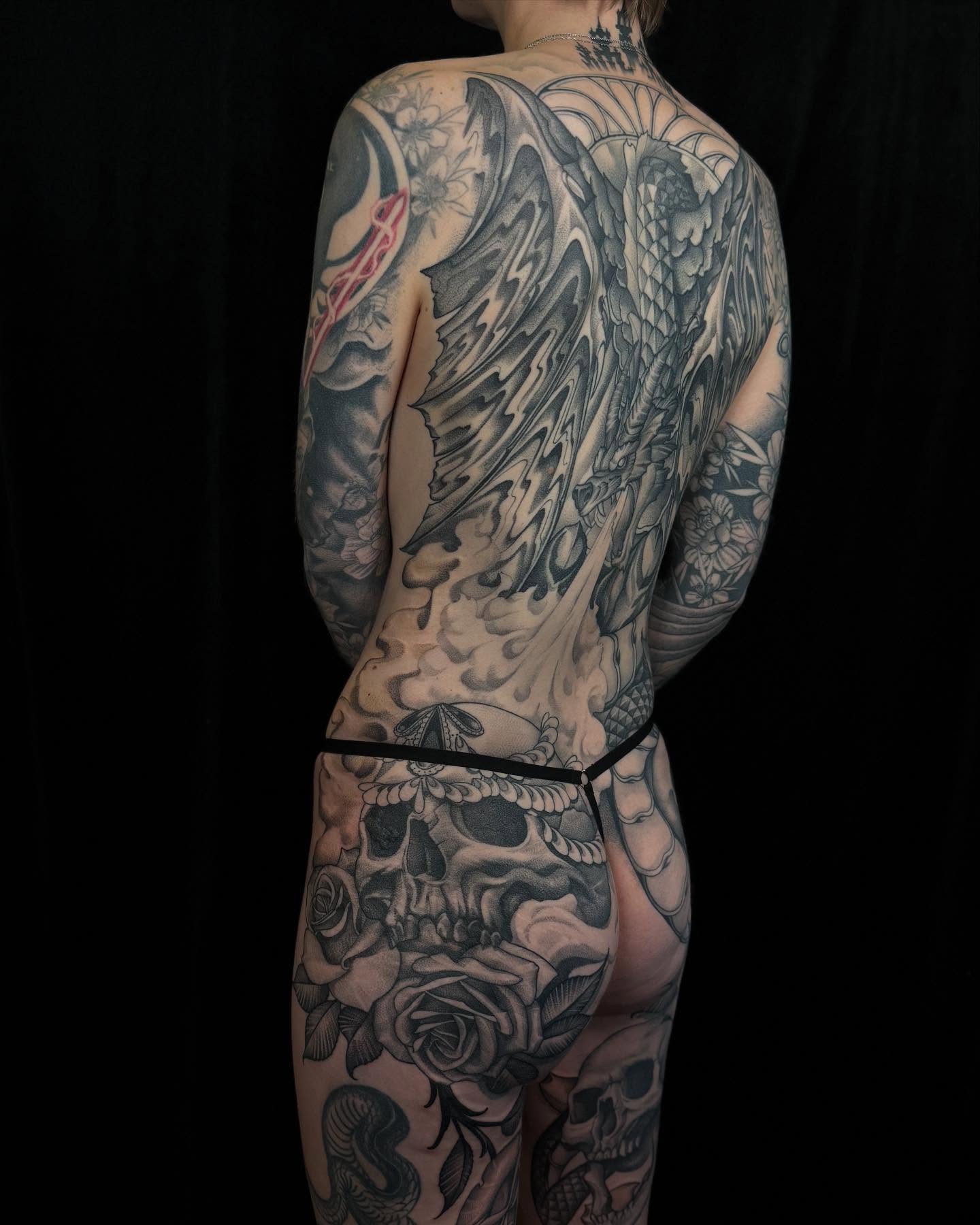 Skull and roses realism tattoo on the back by Will Campbell