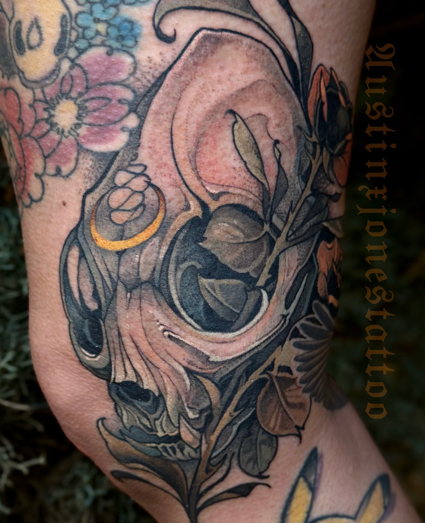 Flower and skull neo-traditional tattoo on the forearm by 👻✦ 🅐🅤🅢🅣🅘🅝🅧🅙🅞🅝🅔🅢 ✦👻