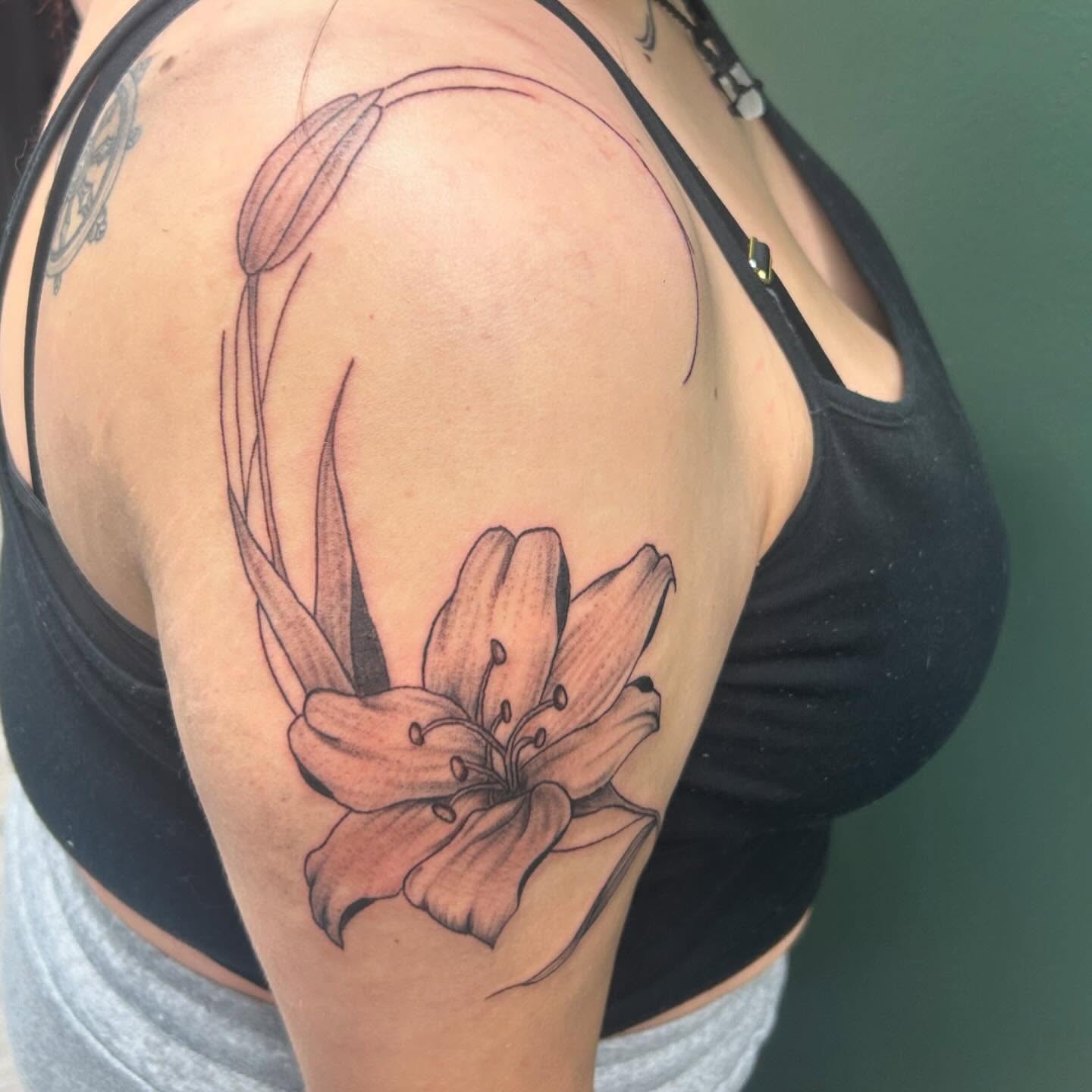 Tattoo by @emmysartemporium — black_and_grey