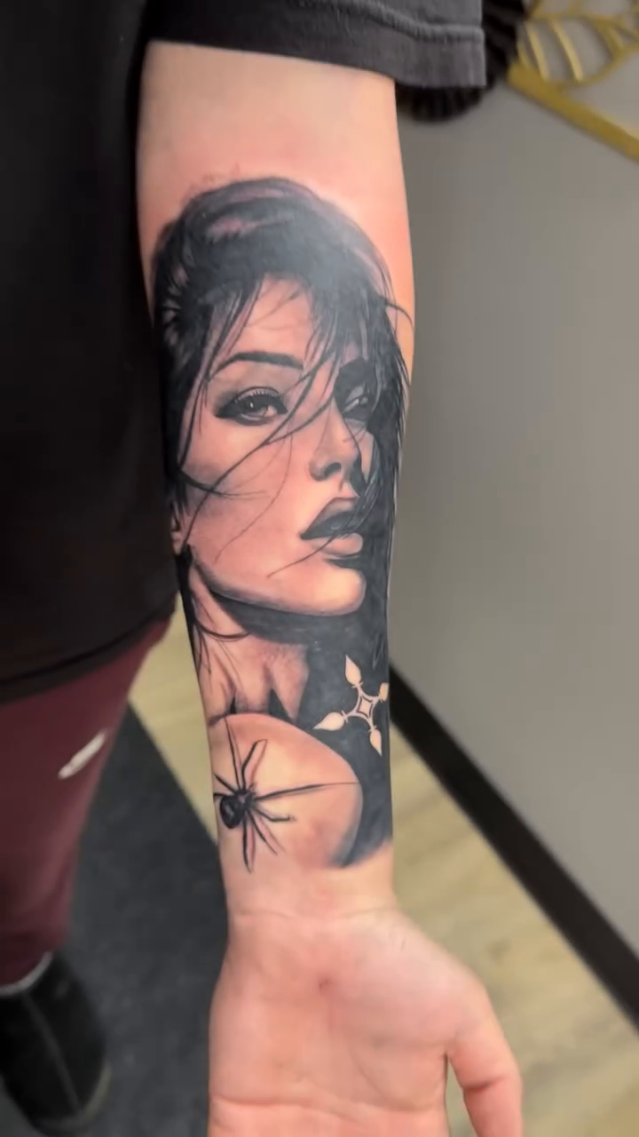 Woman and spider realism tattoo by ๐๐๐๐ ๐๐๐๐