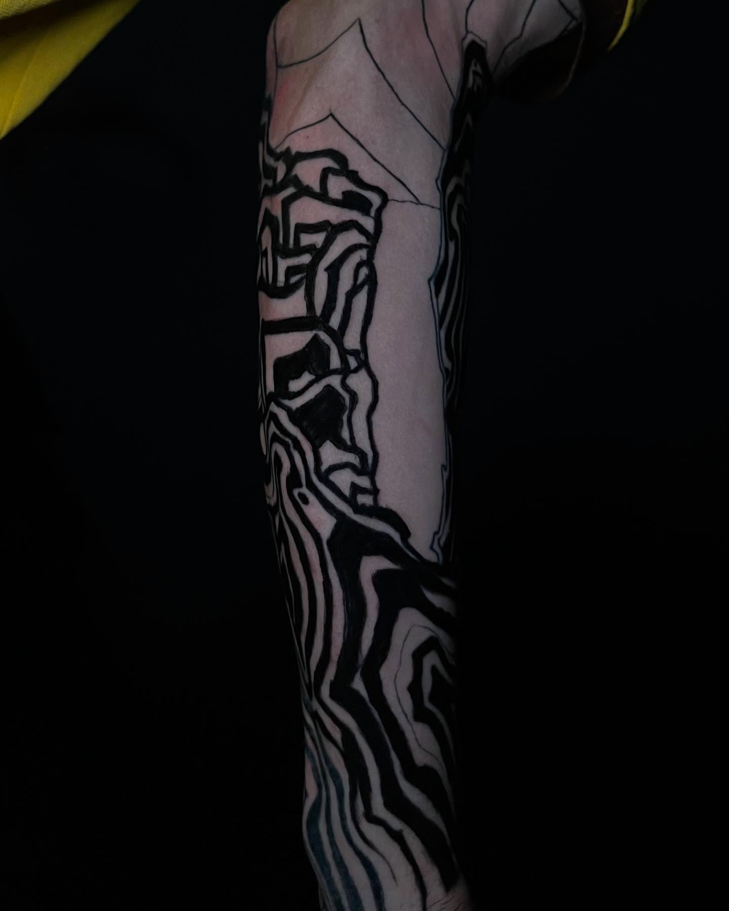 Tattoo by @wargski โ geometric