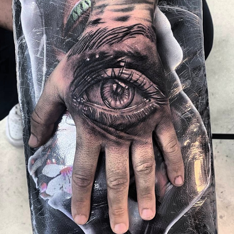 Tattoo by @puratintamiami — realism, black_and_grey