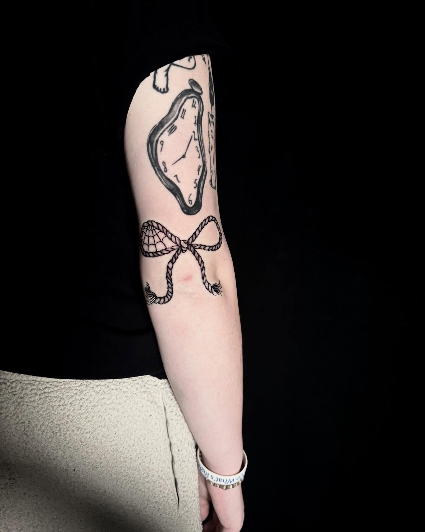 Clock and rope black and grey tattoo on the forearm by Alex Richardson