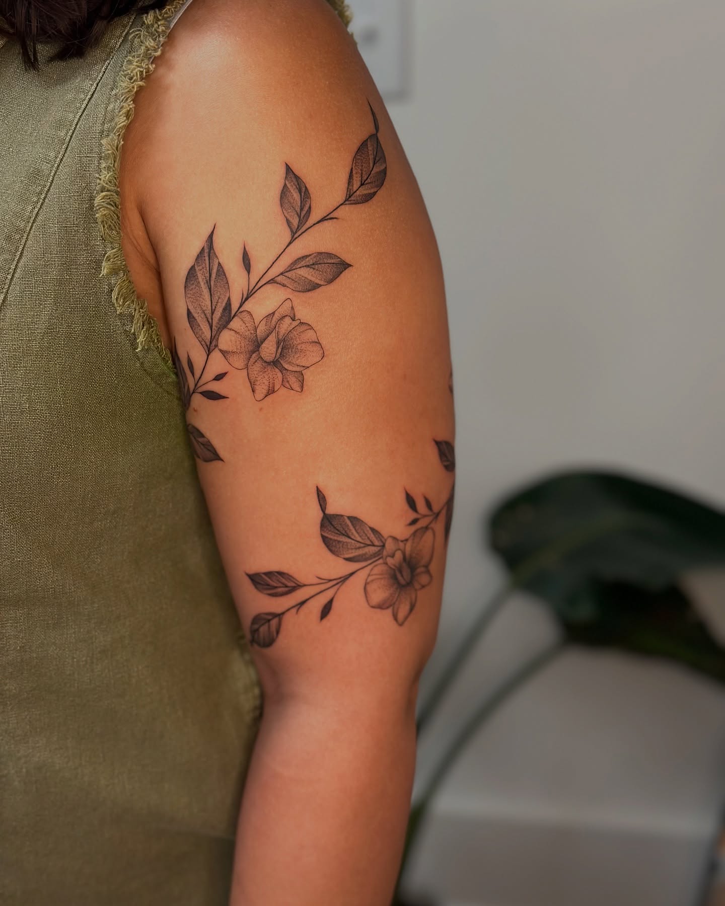 Tattoo by @vreevestattoo โ black_and_grey