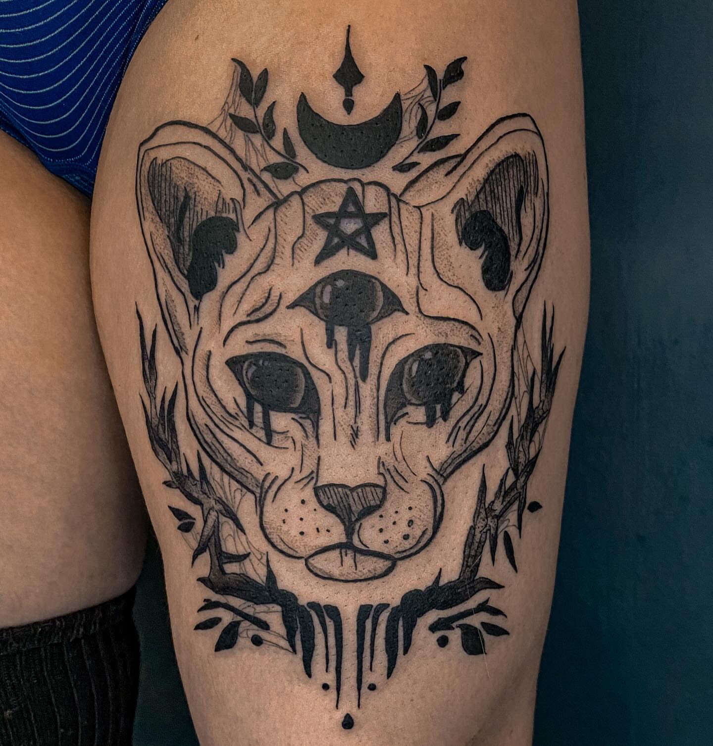 Panther black and grey tattoo on the thigh by ✥ G i t t a ✥