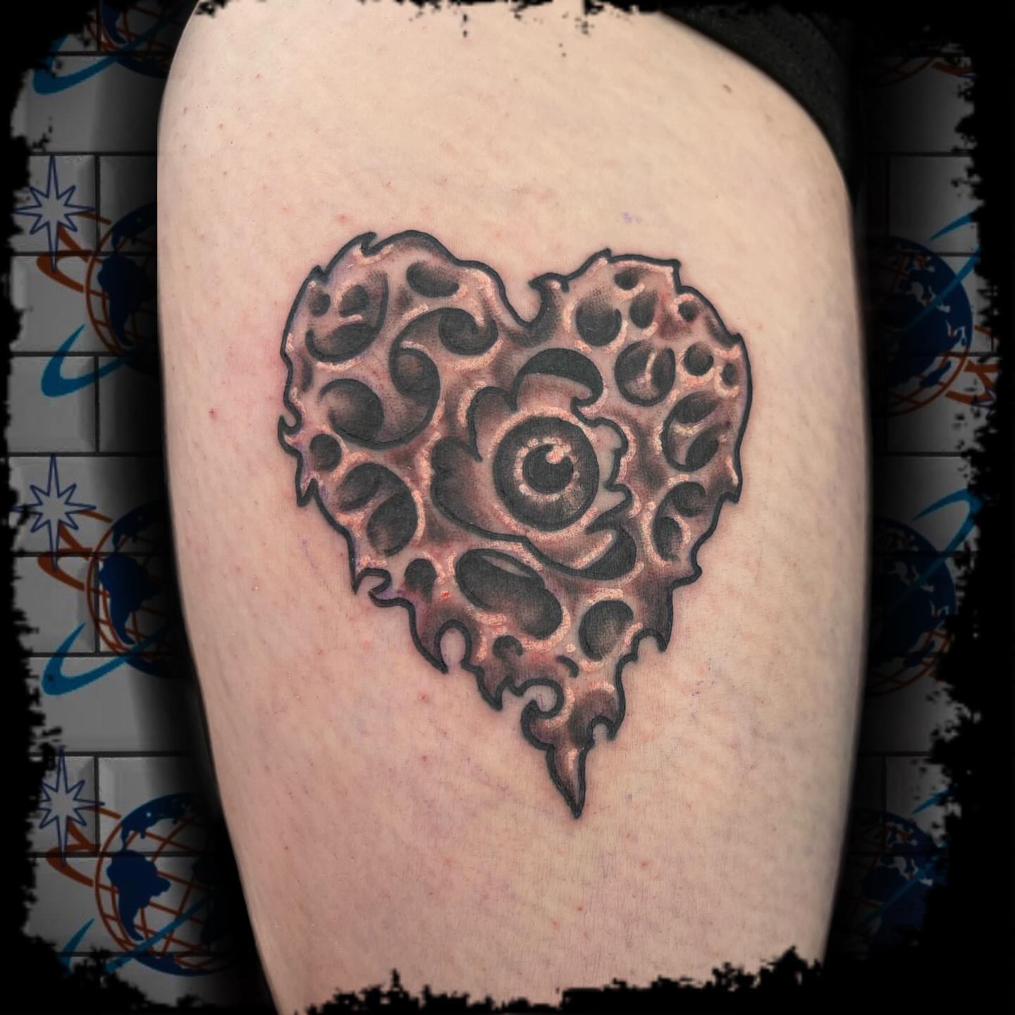 Heart geometric tattoo on the thigh by Antonio DeCaro