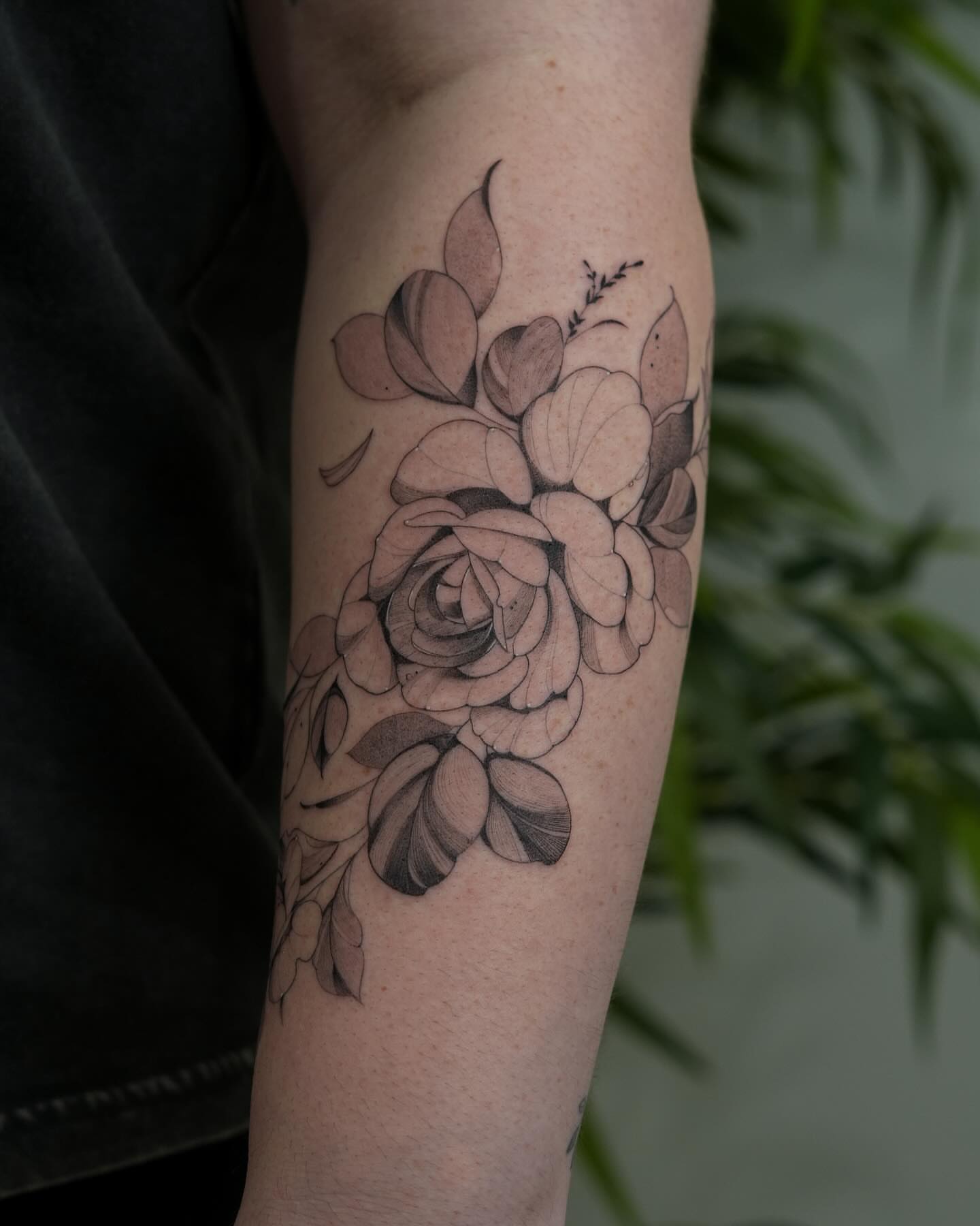 Roses black and grey tattoo on the forearm by Adriano Bassalo