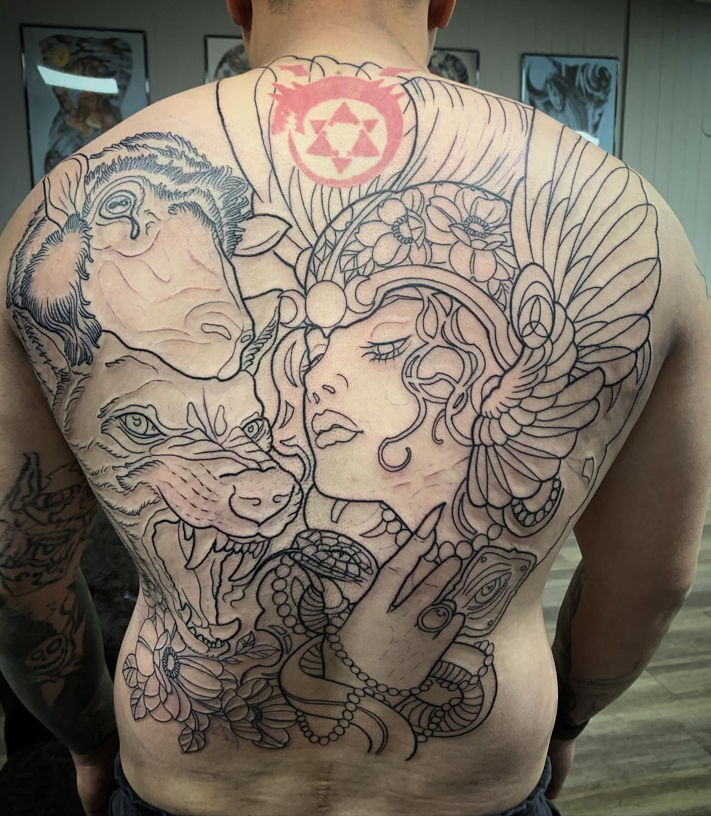Woman and lion realism tattoo on the back by Tonii Florrez