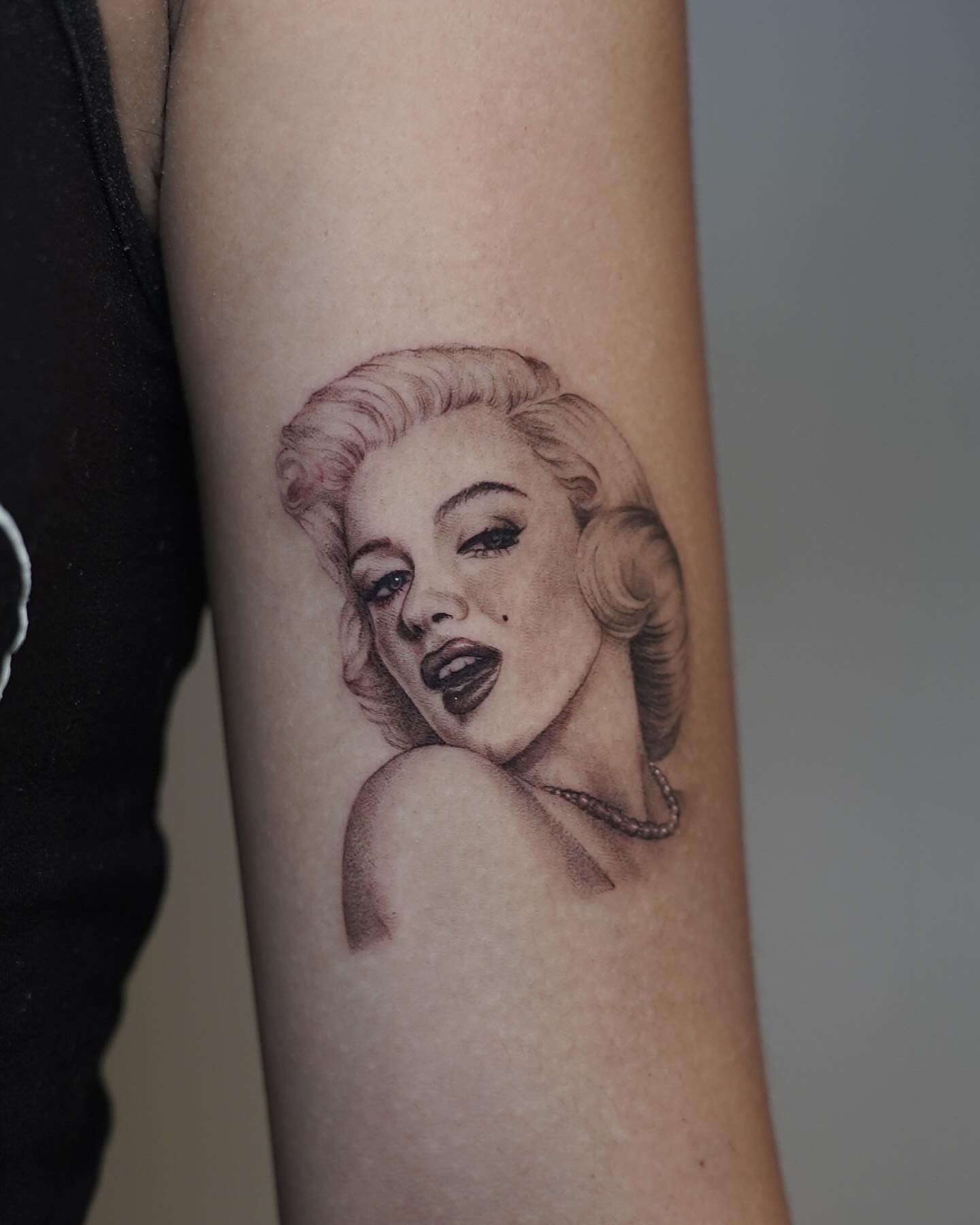 Tattoo by @lolavtattoo — realism