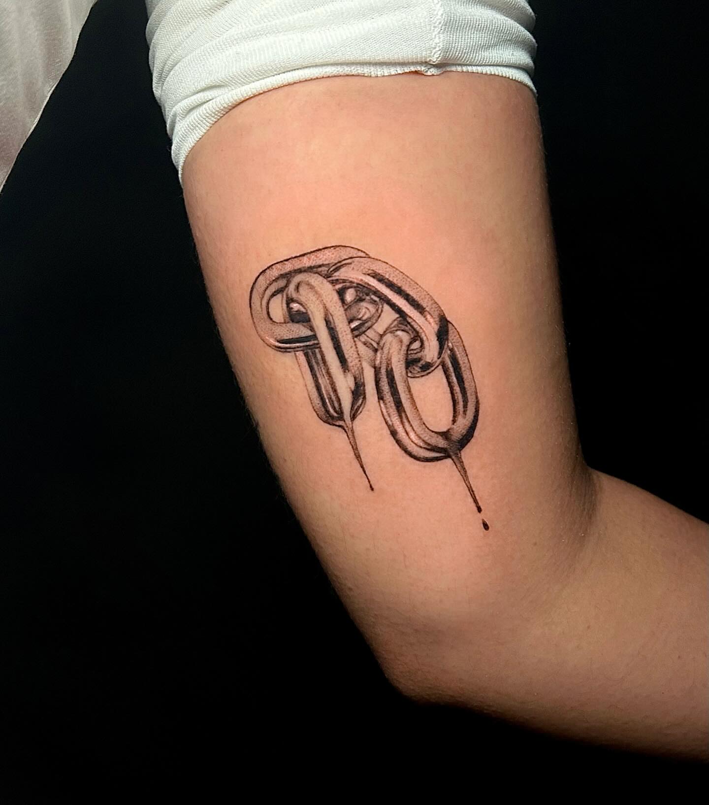 Tattoo by @lolavtattoo — black_and_grey
