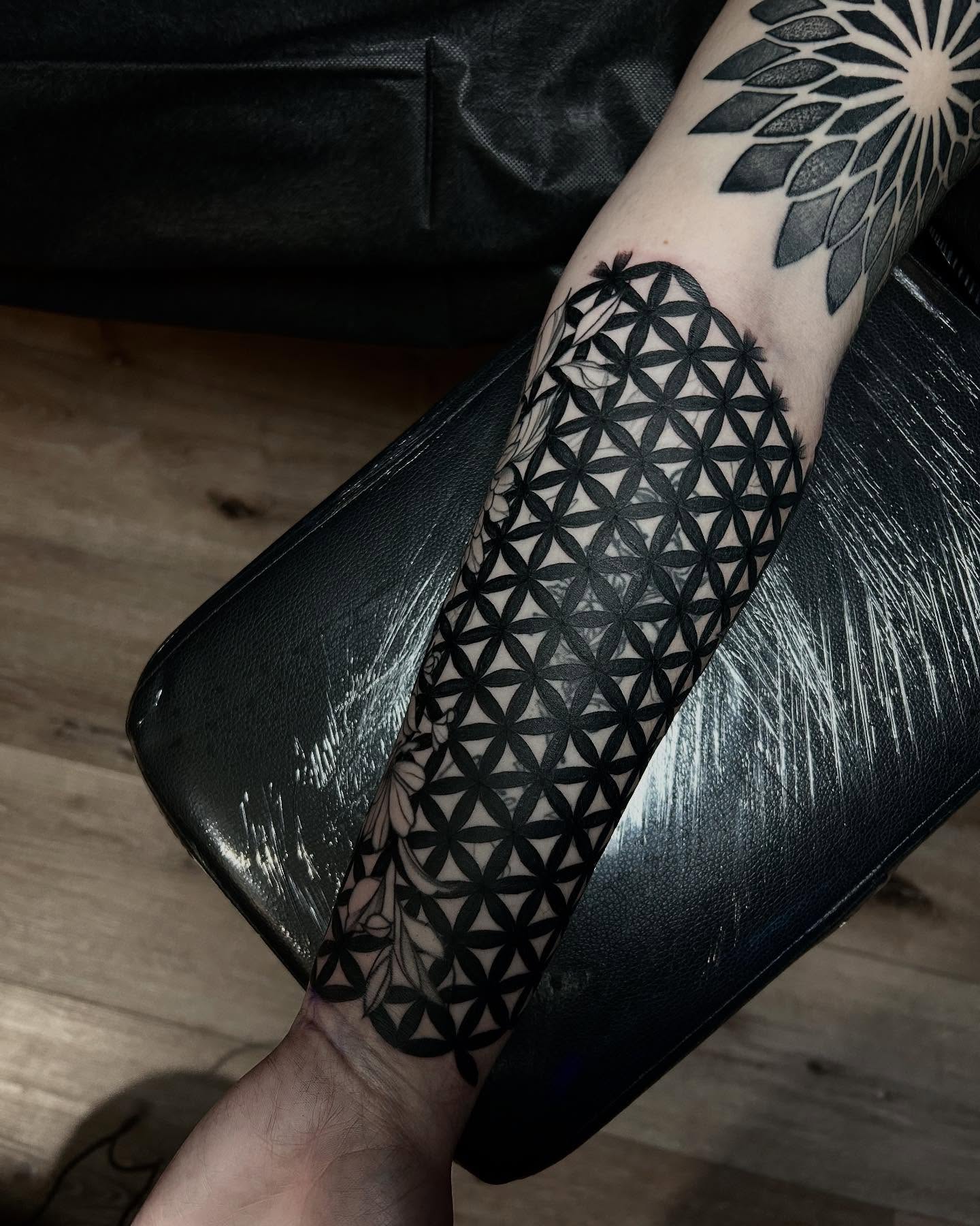 Flower of life geometric tattoo on the forearm by Jelly