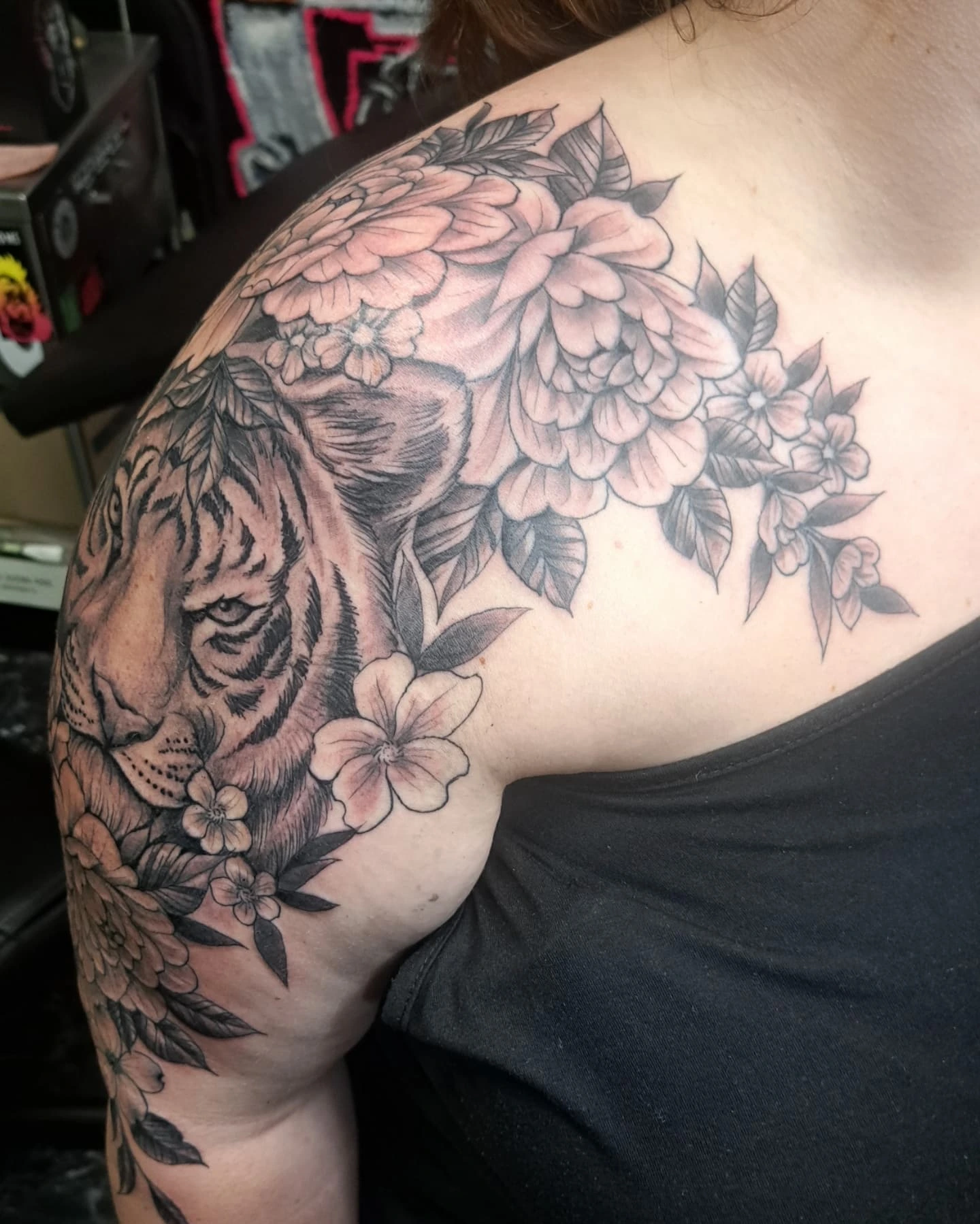 Tattoo by @birdshizzel — black_and_grey