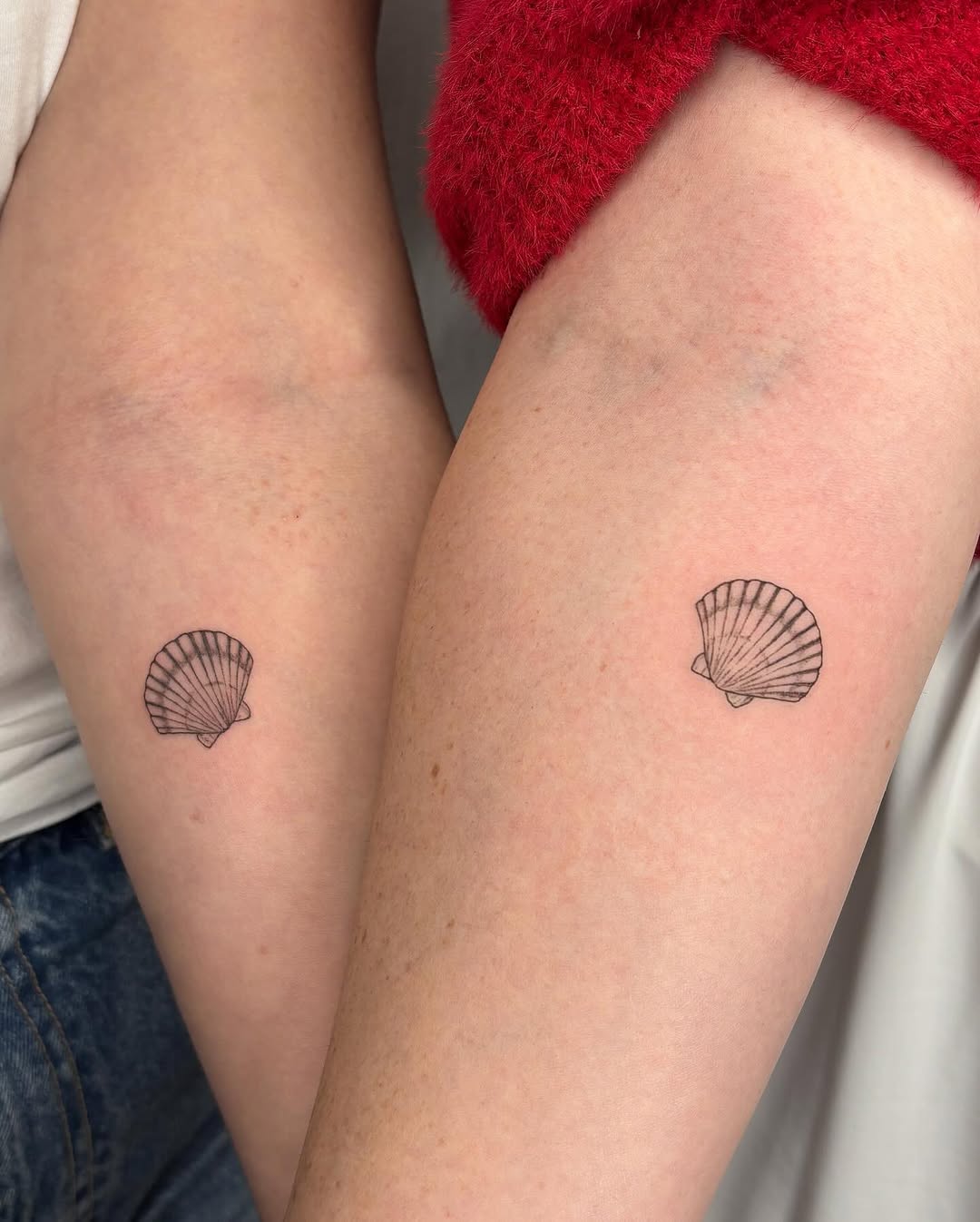 Tattoo by @alyssadoestattoos โ fine_line