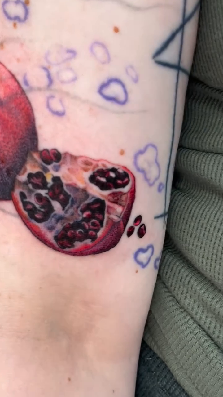 Tattoo by @artbyalyssacarbonara β realism