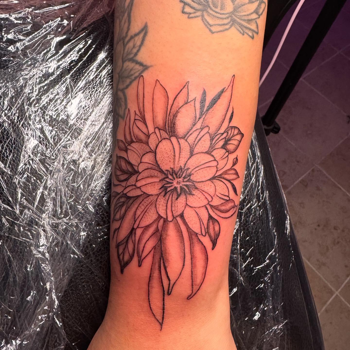Flower black and grey tattoo on the forearm by Sonia vidal