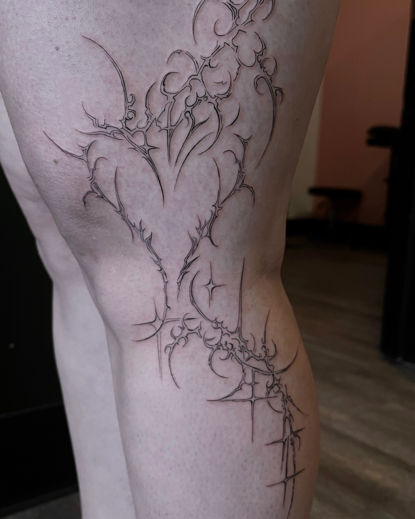 Thorn heart black and grey tattoo on the thigh by Samantha