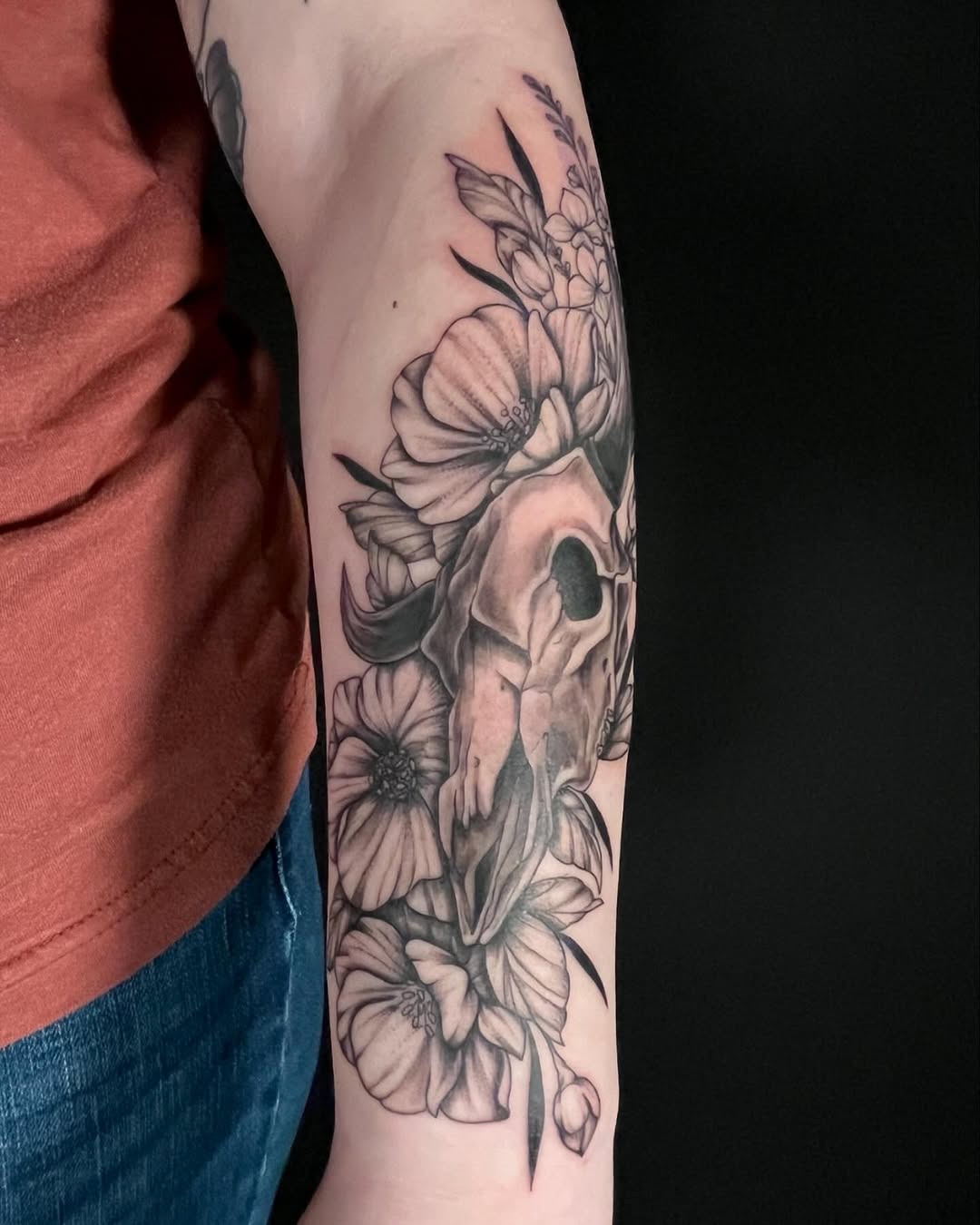 Skull and flowers realism tattoo on the forearm by Alaska ⚜️