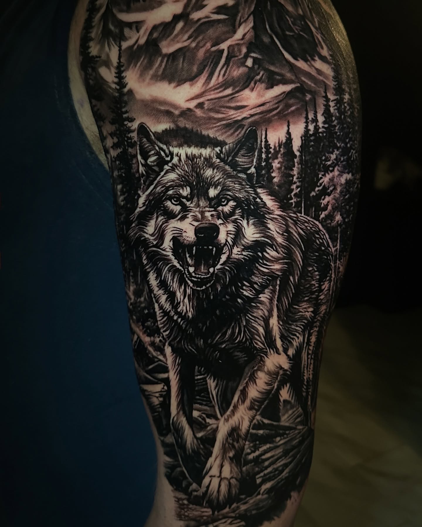 Wolf realism tattoo on the forearm by Chrisjansentattoo