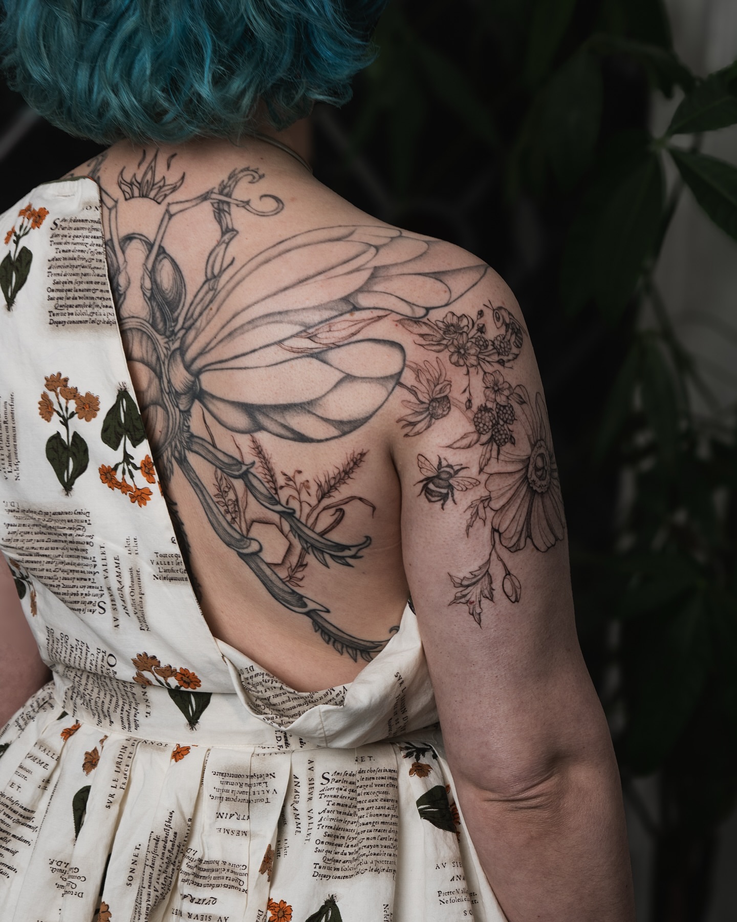 Insect and floral realism tattoo on the back by ᴛᴀᴛᴛᴏᴏ ᴀʀᴛɪꜱᴛ 📍Portland, OR