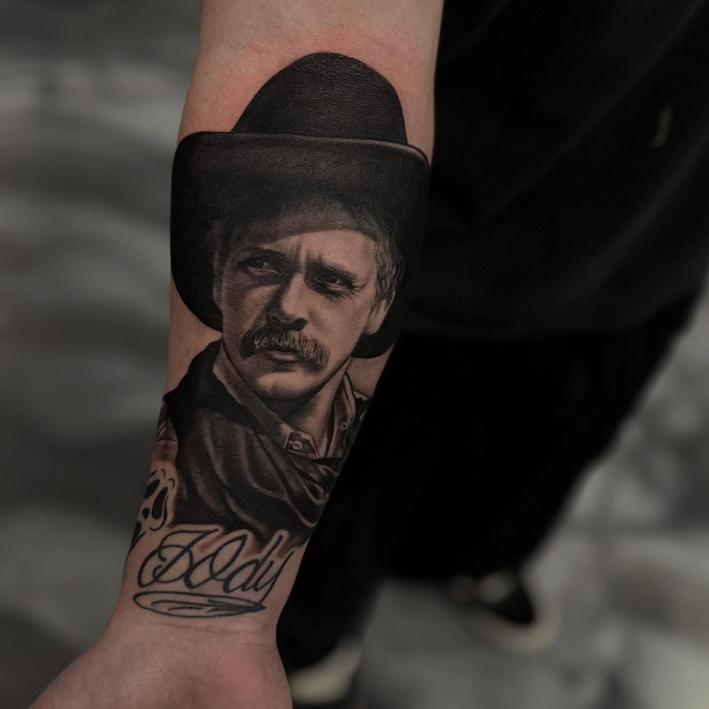 Portrait of a man realism tattoo on the forearm by 𝒲𝒾𝓃𝑜𝓃𝒶