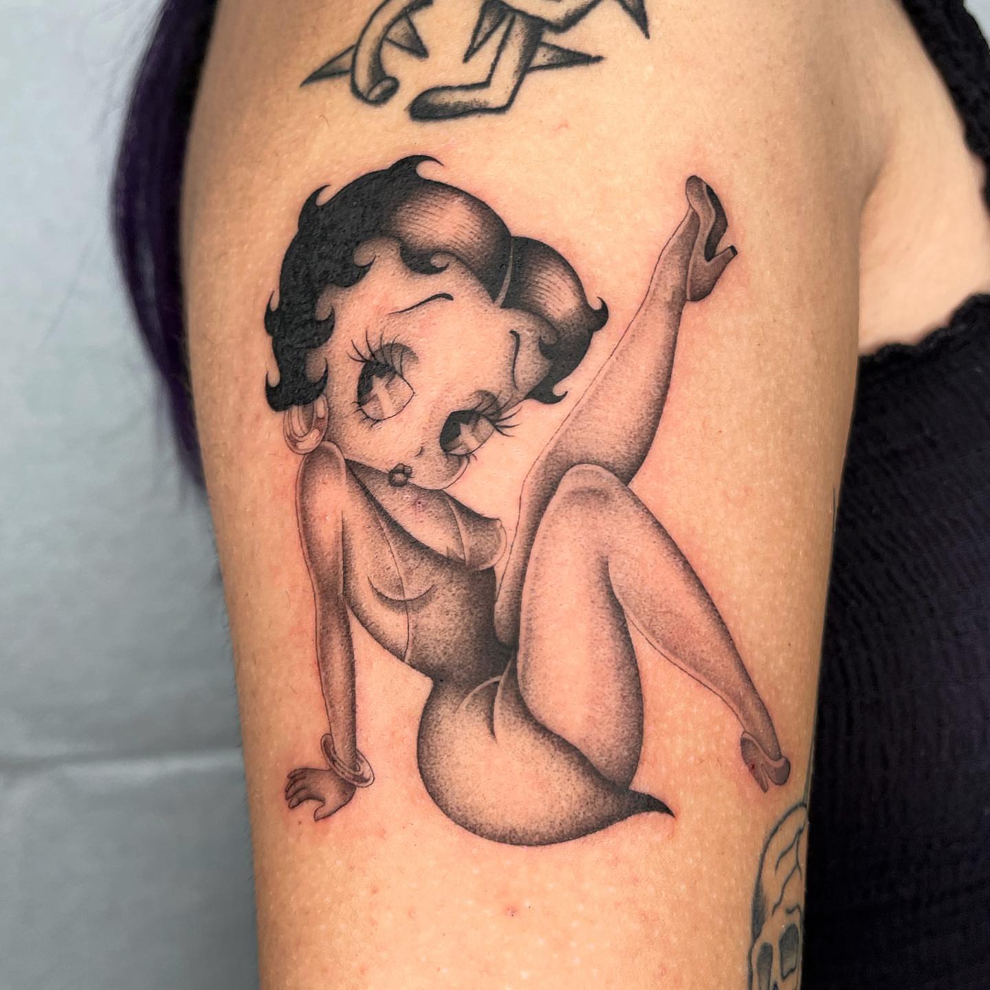Tattoo by @tiyannagarlic — black_and_grey