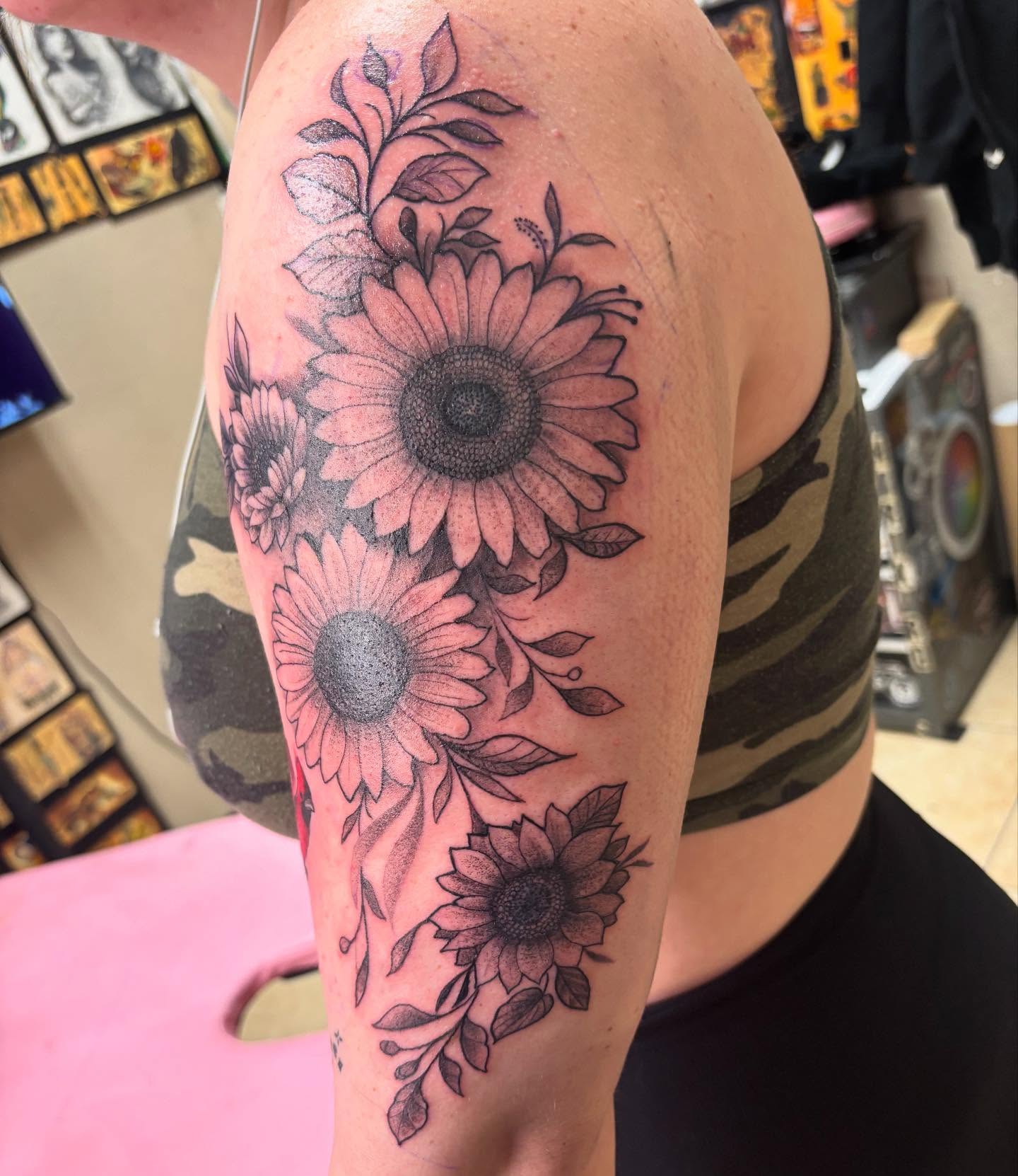 Sunflowers dotwork tattoo on the forearm by Oscar Cuéllar (Kue-Yar)