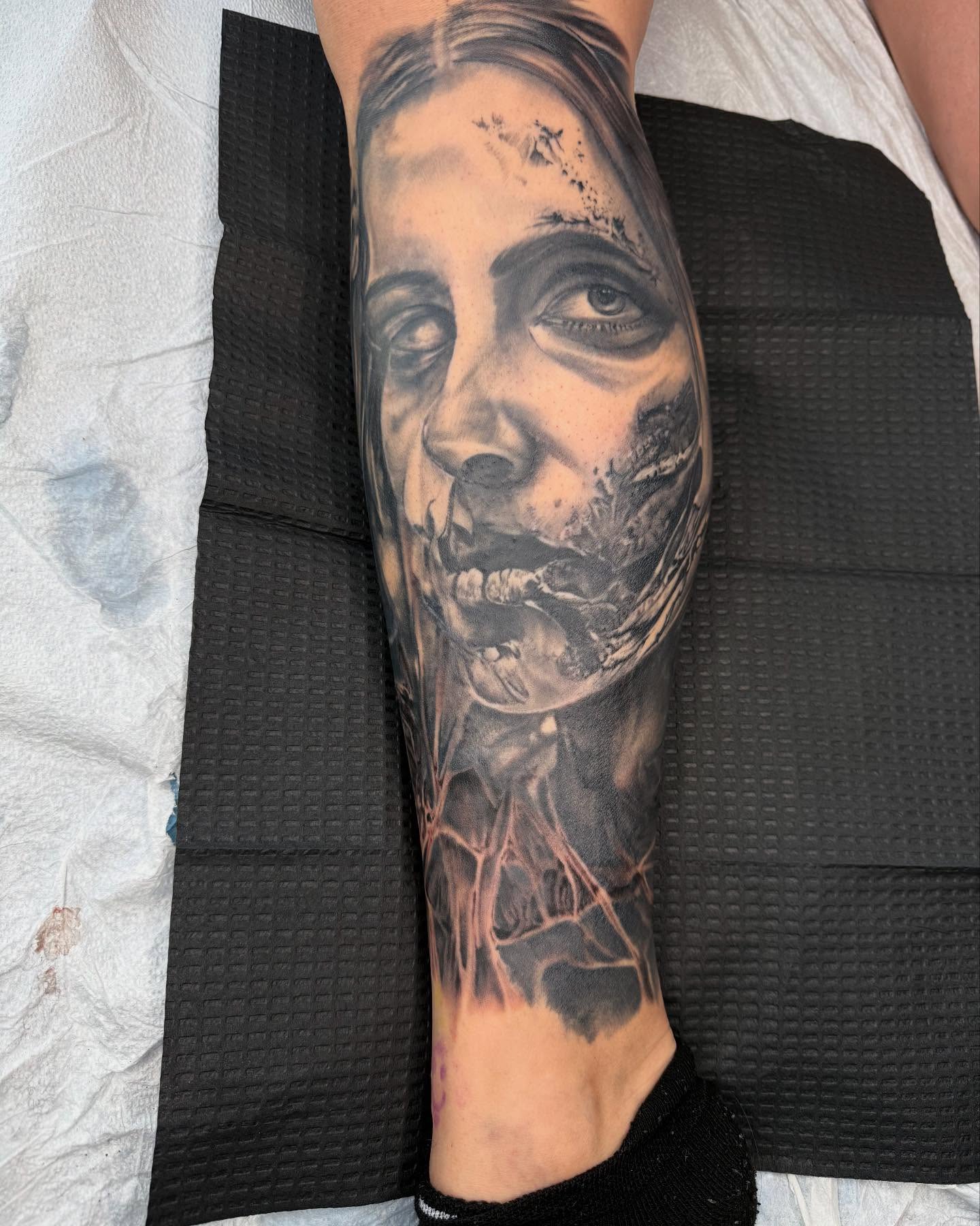 Tattoo by @aaronysidro — black_and_grey, realism