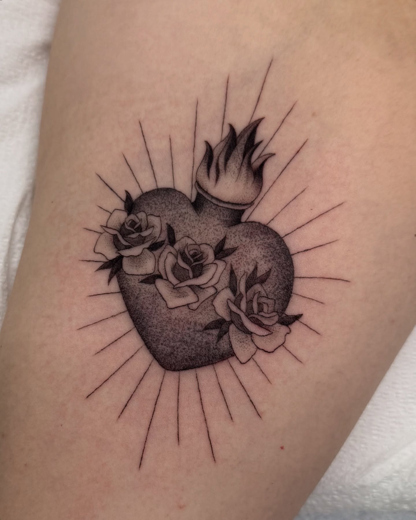 Heart with roses dotwork tattoo on the thigh by liliana lopez