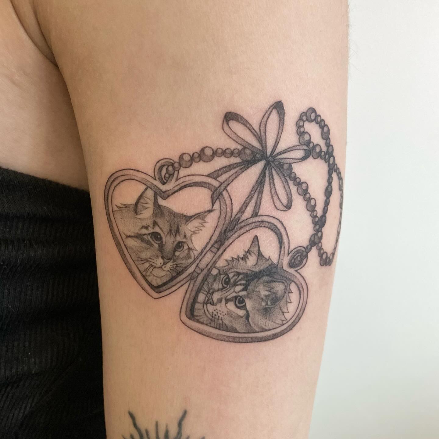 Tattoo by @lunafterdark.tattoos — black_and_grey, realism