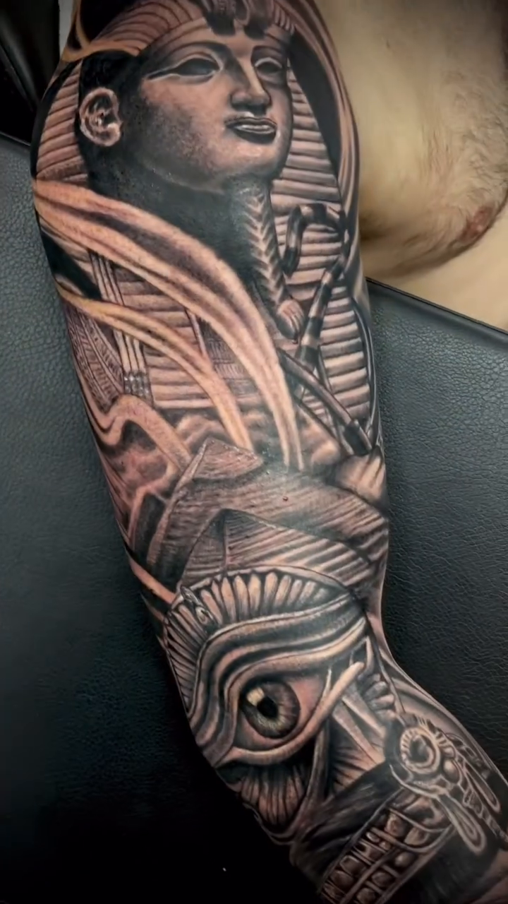 Tattoo by @rodomaciel — realism, black_and_grey