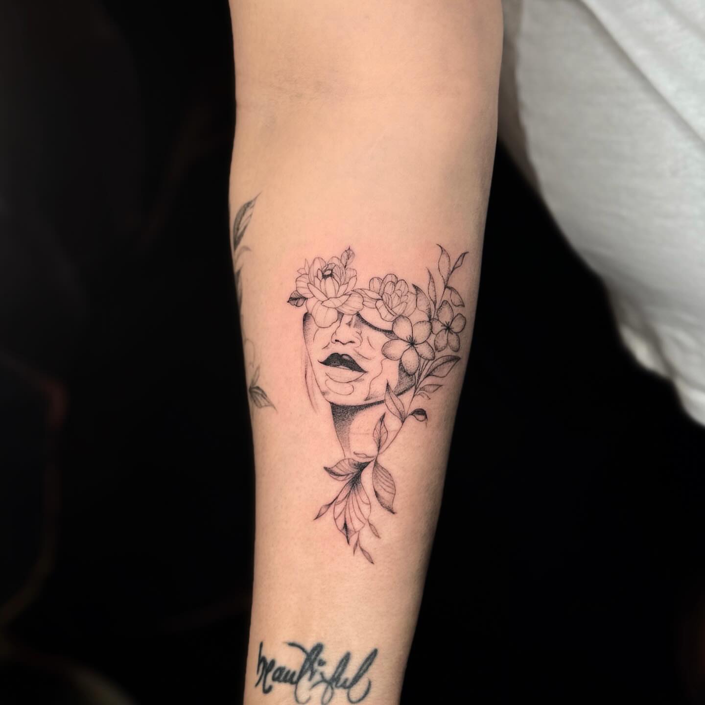 Floral woman black and grey tattoo on the forearm by ꜰɪɴᴇ ʟɪɴᴇ ᴛᴀᴛᴛᴏᴏꜱ
