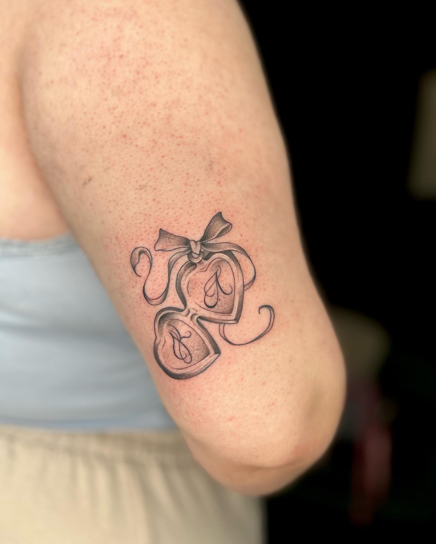 Ring black and grey tattoo on the forearm by 𝔐𝔦𝔠𝔥𝔢𝔩𝔩𝔢 ℭ𝔥𝔞𝔪𝔢𝔯𝔩𝔦𝔨